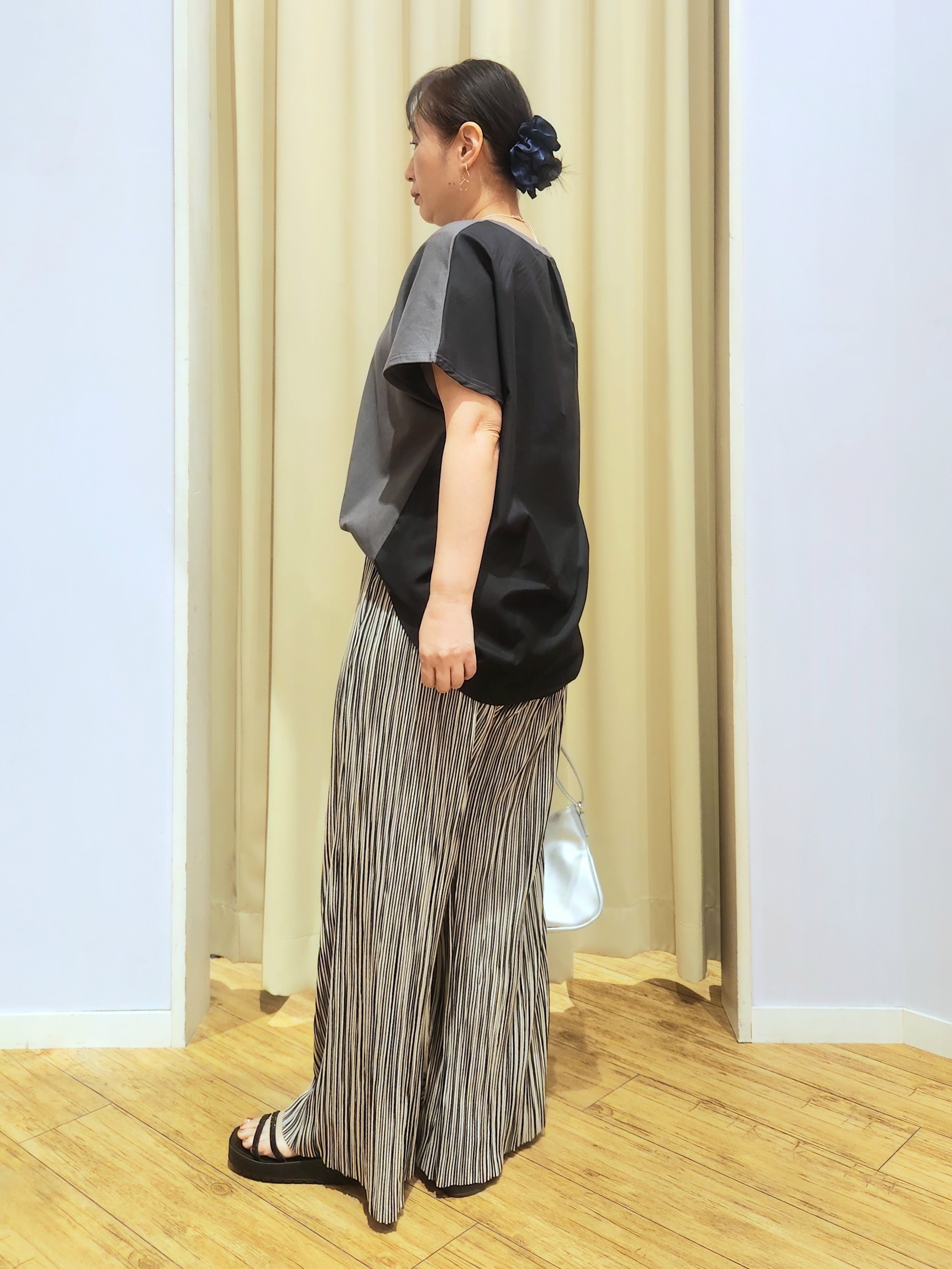 くまさんの「SHOO･LA･RUE｜【体型カバー/S-LL】インせず着られる 前後素材切替Tシャツ」を使ったコーディネート