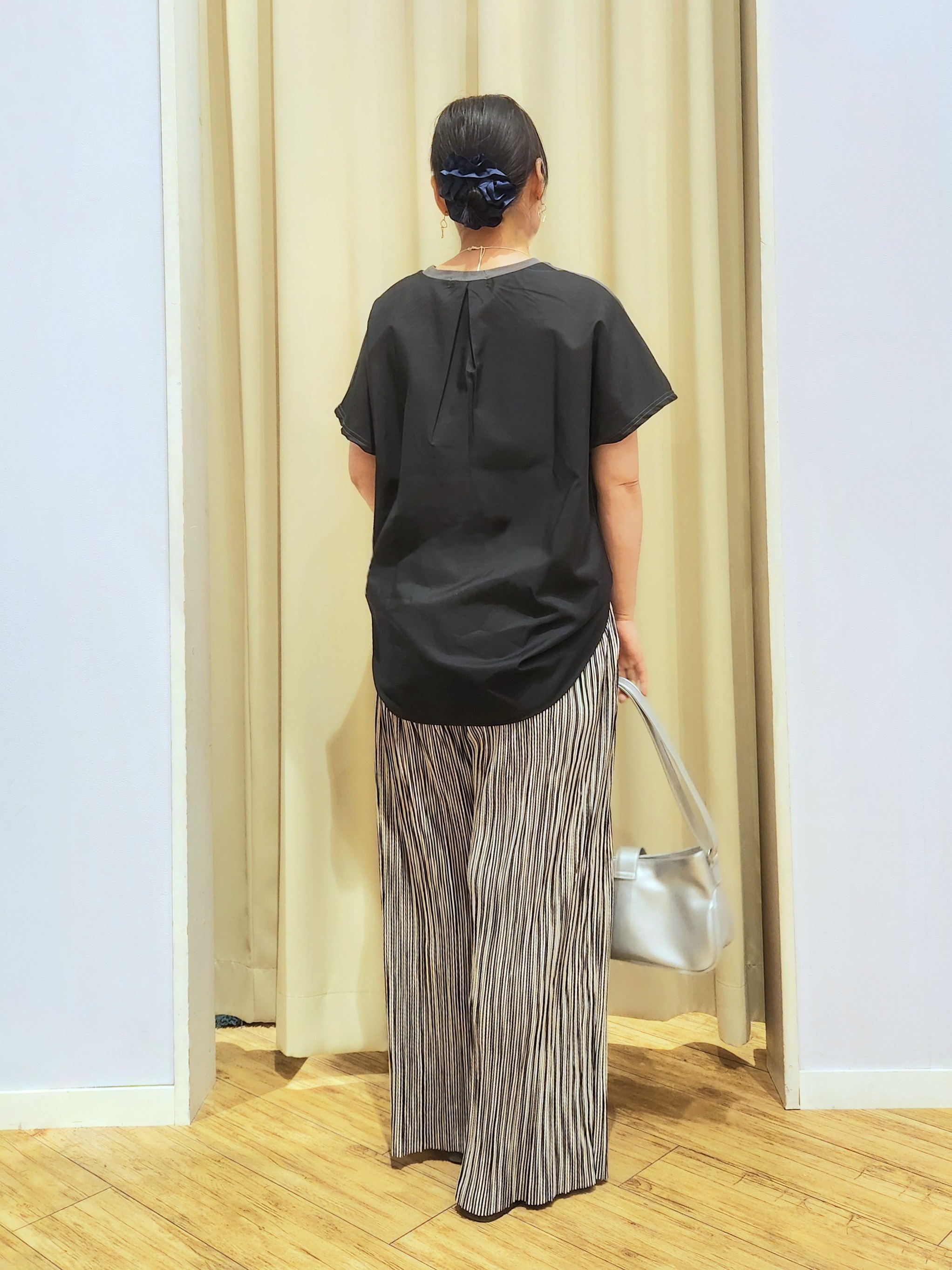 くまさんの「SHOO･LA･RUE｜【体型カバー/S-LL】インせず着られる 前後素材切替Tシャツ」を使ったコーディネート