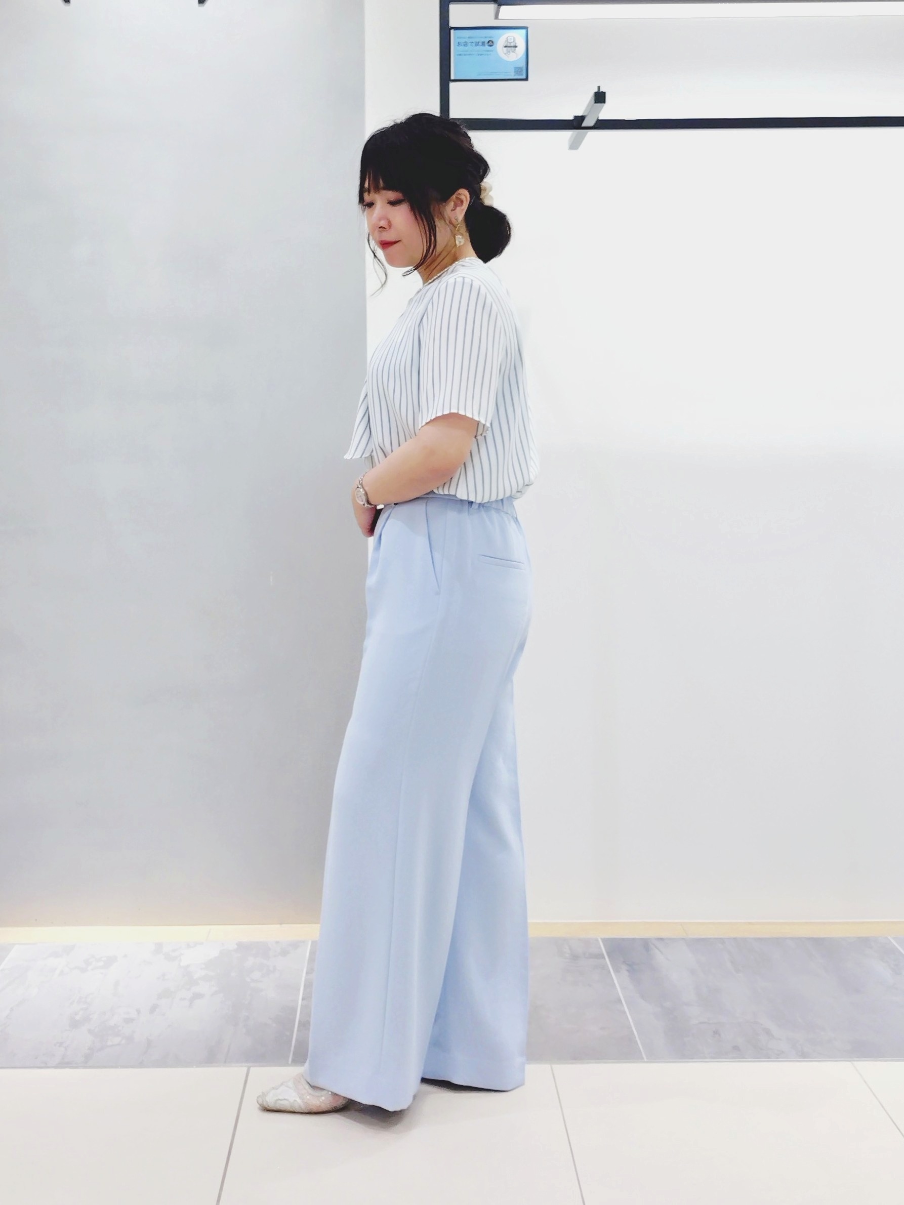 TOMOMIさんの「INDIVI｜【洗える／UVケア／SETUP可】着る日傘ワイドパンツ」を使ったコーディネート