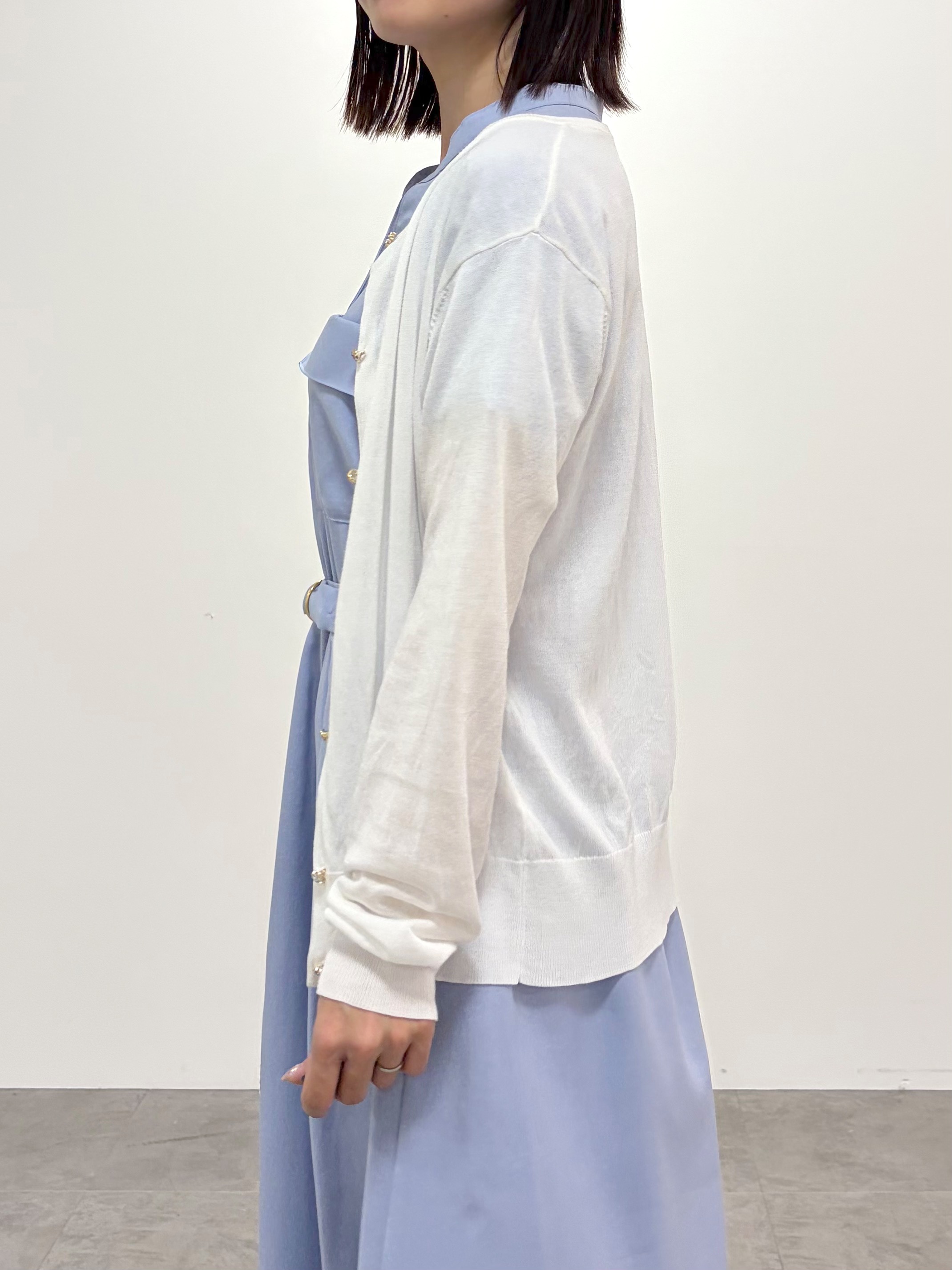 kozuさんの「index｜【接触冷感】ビジューボタンカーディガン《抗ピリング／洗濯機OK》」を使ったコーディネート
