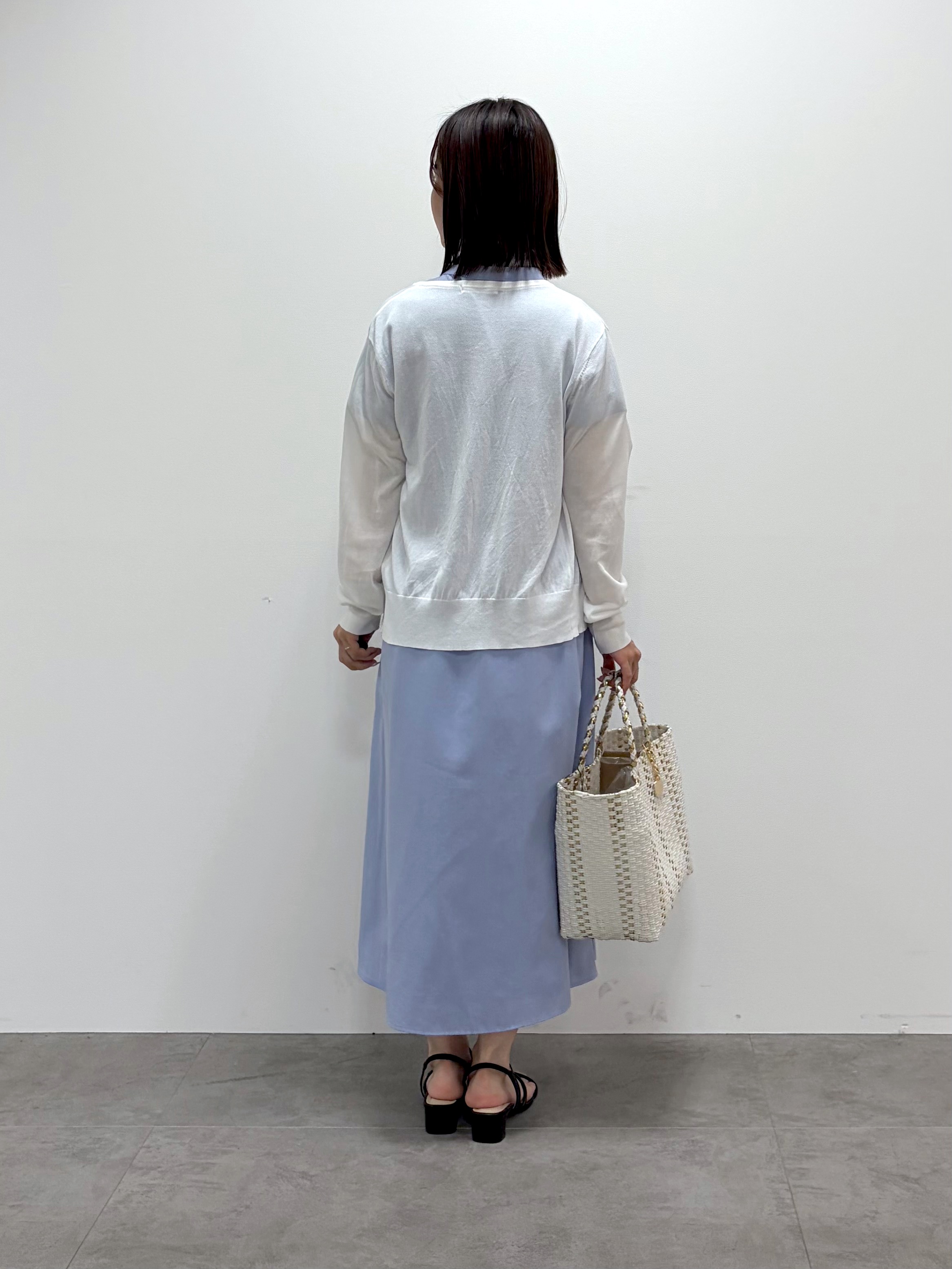 kozuさんの「index｜【接触冷感】ビジューボタンカーディガン《抗ピリング／洗濯機OK》」を使ったコーディネート