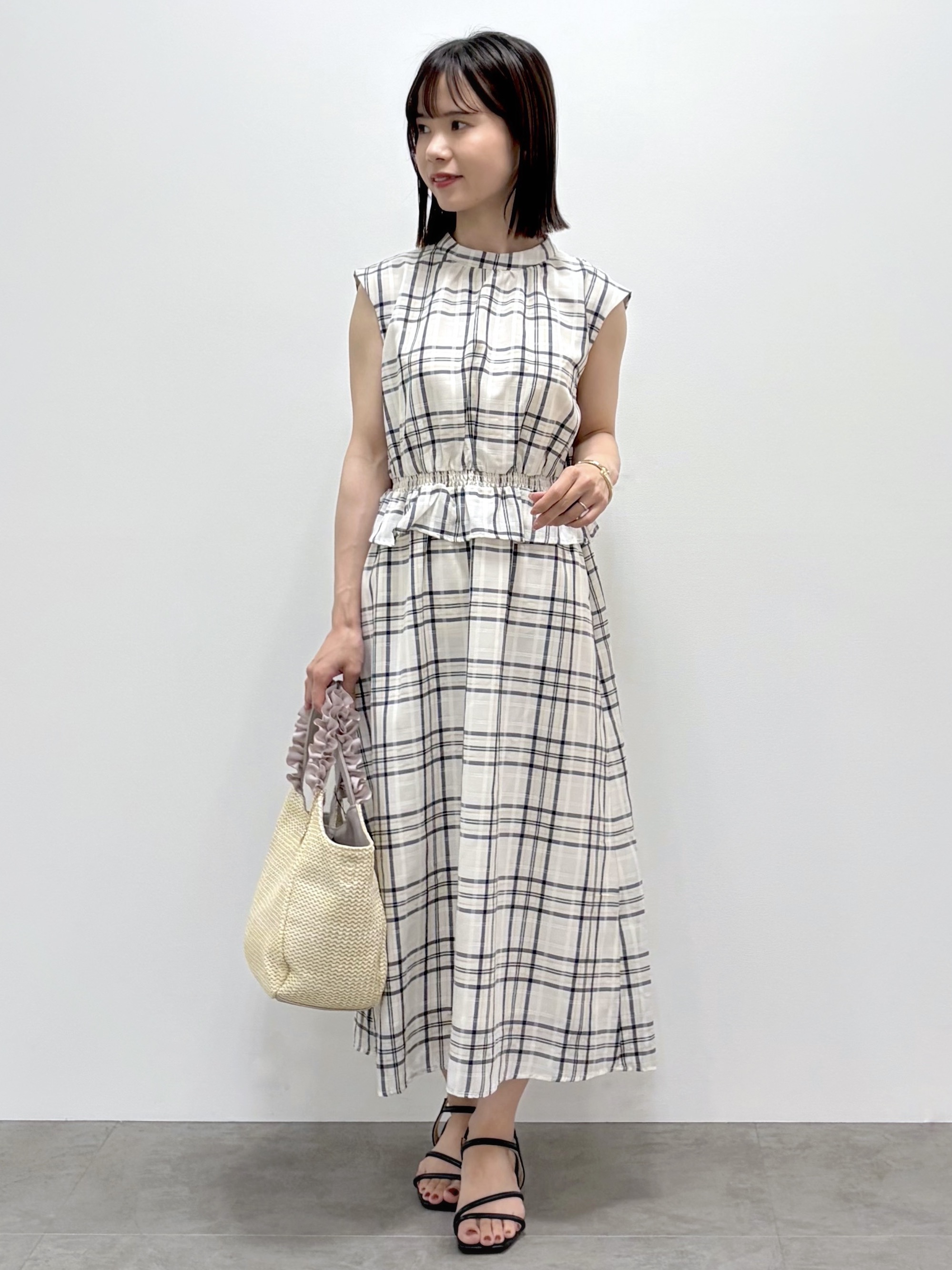 kozuさんの「index｜【接触冷感】ビジューボタンカーディガン《抗ピリング／洗濯機OK》」を使ったコーディネート