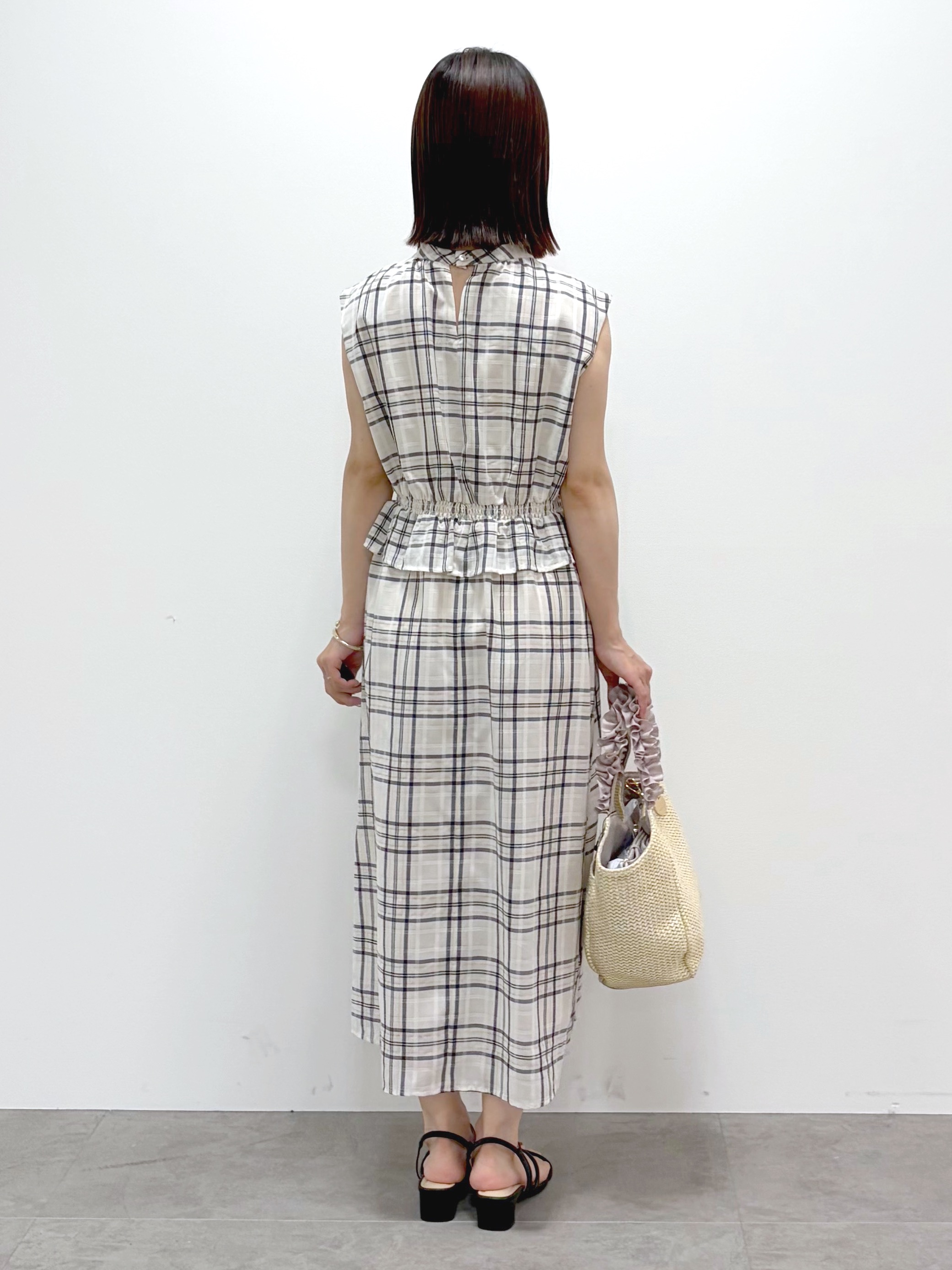 kozuさんの「index｜【接触冷感】ビジューボタンカーディガン《抗ピリング／洗濯機OK》」を使ったコーディネート