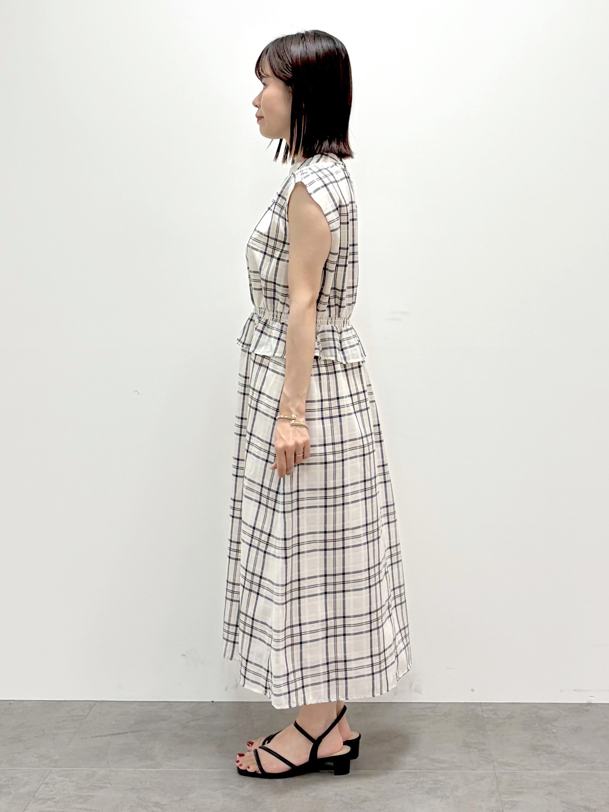 kozuさんの「index｜【接触冷感】ビジューボタンカーディガン《抗ピリング／洗濯機OK》」を使ったコーディネート