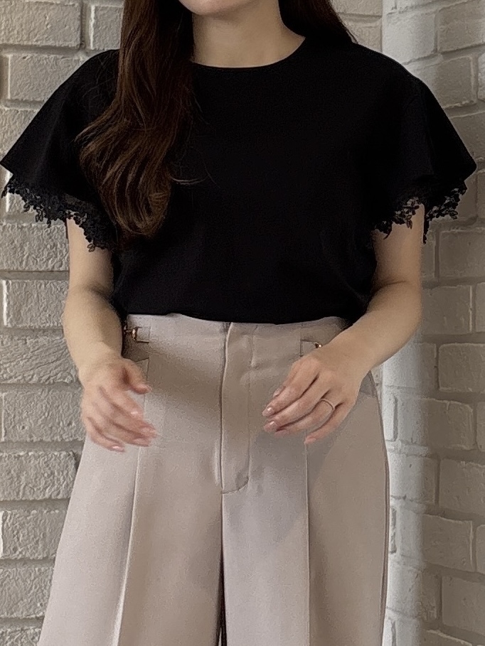 sayaさんの「grove｜【二の腕カバー、UV】涼しく華やかに、レースレイヤードスリーブTシャツ」を使ったコーディネート