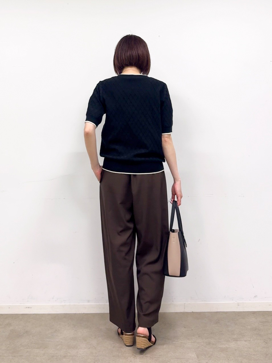 𝐜𝐡𝐢𝐤𝐚さんの「SHOO･LA･RUE｜【洗濯機可/S-LL】大人上品なダイヤ編み柄 配色半袖ニット」を使ったコーディネート