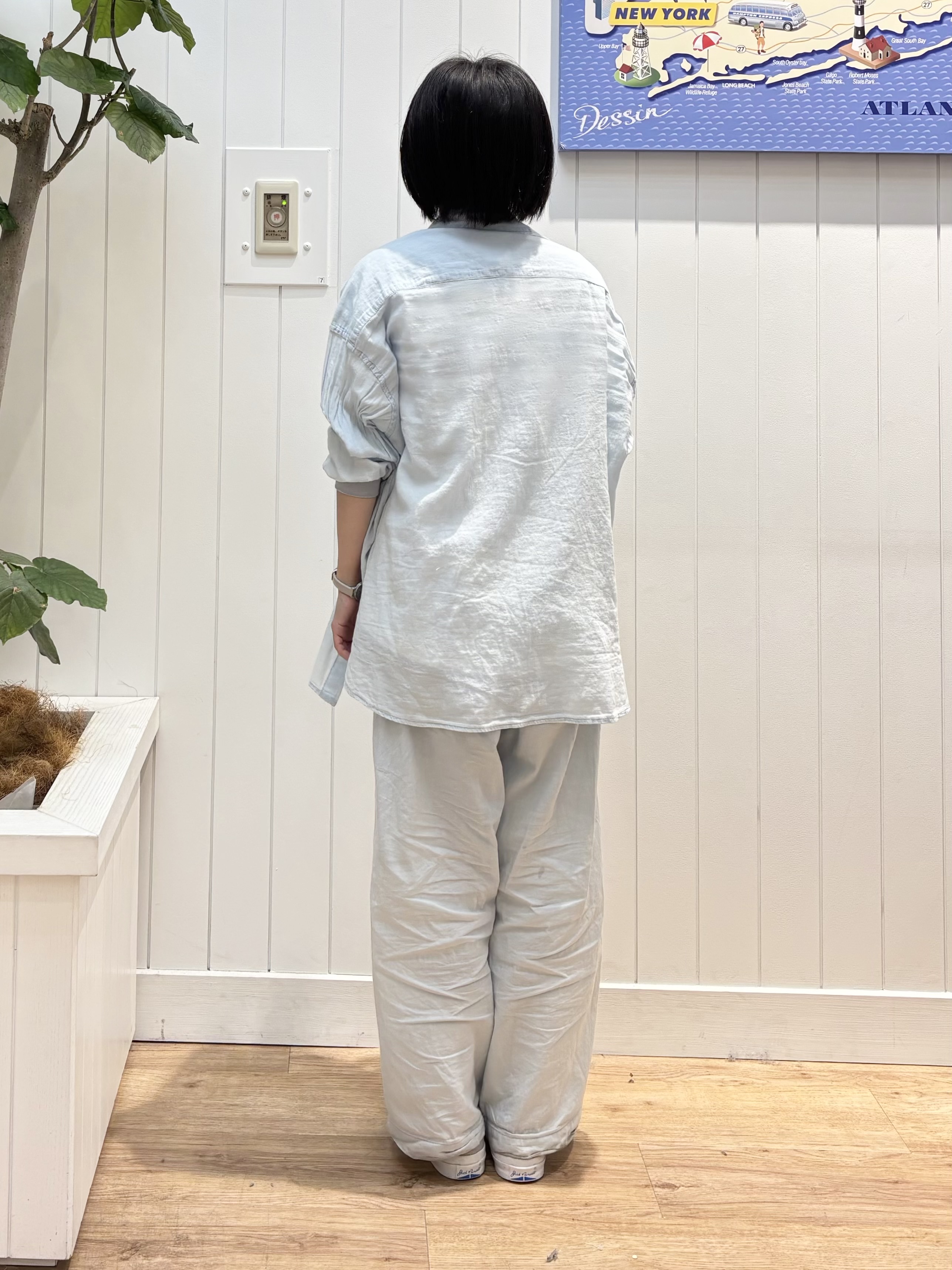 OKADAさんの「Dessin｜【セットアップ可/ウエストゴム】3.8オンスシアーデニムパンツ」を使ったコーディネート