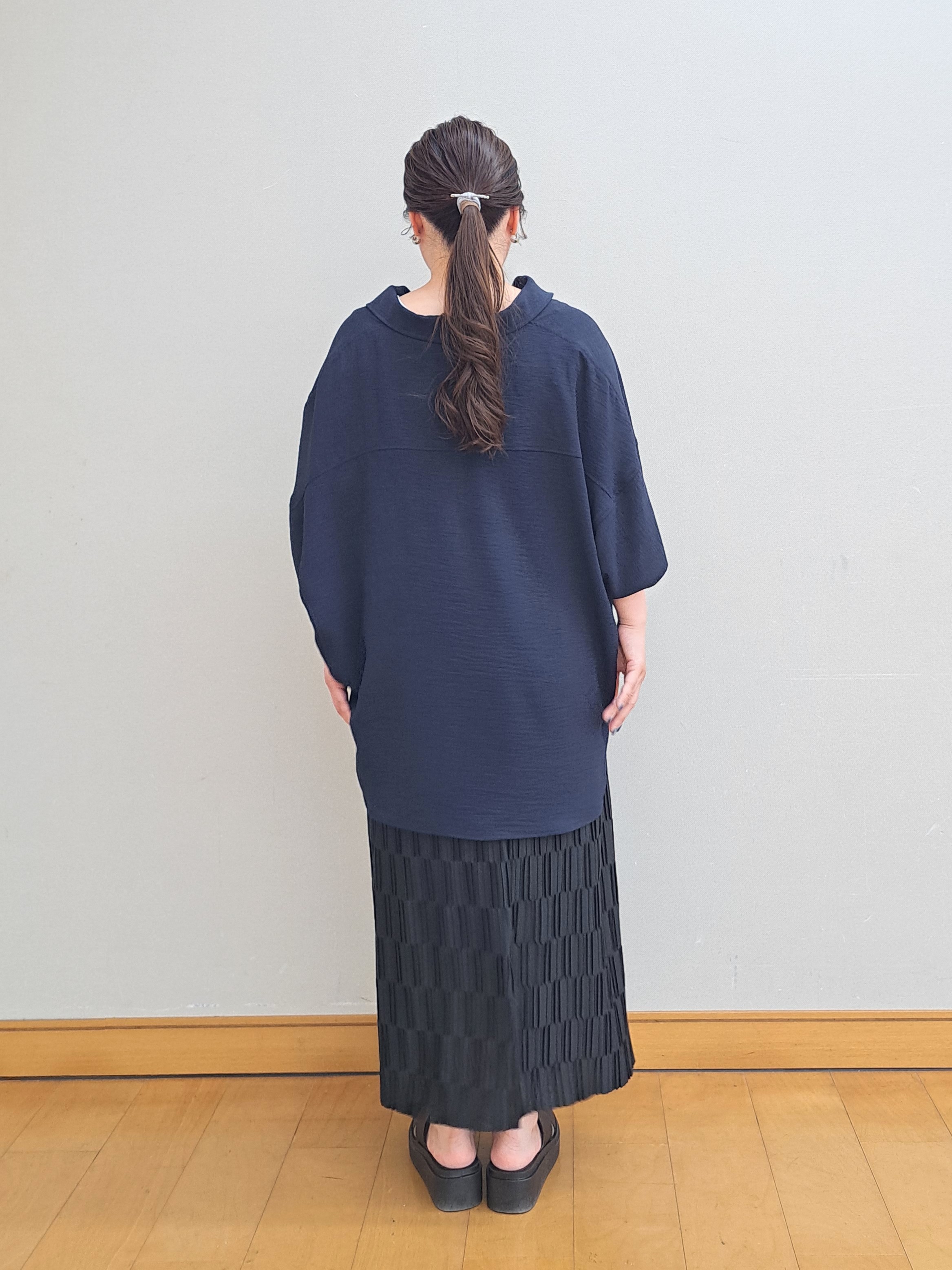 sho*さんの「SHOO･LA･RUE｜【高レビュー/洗濯後しわになりにくい/体型カバー】きちんとゆるっと 大人の抜け感 ポンチョ風カラーシ」を使ったコーディネート