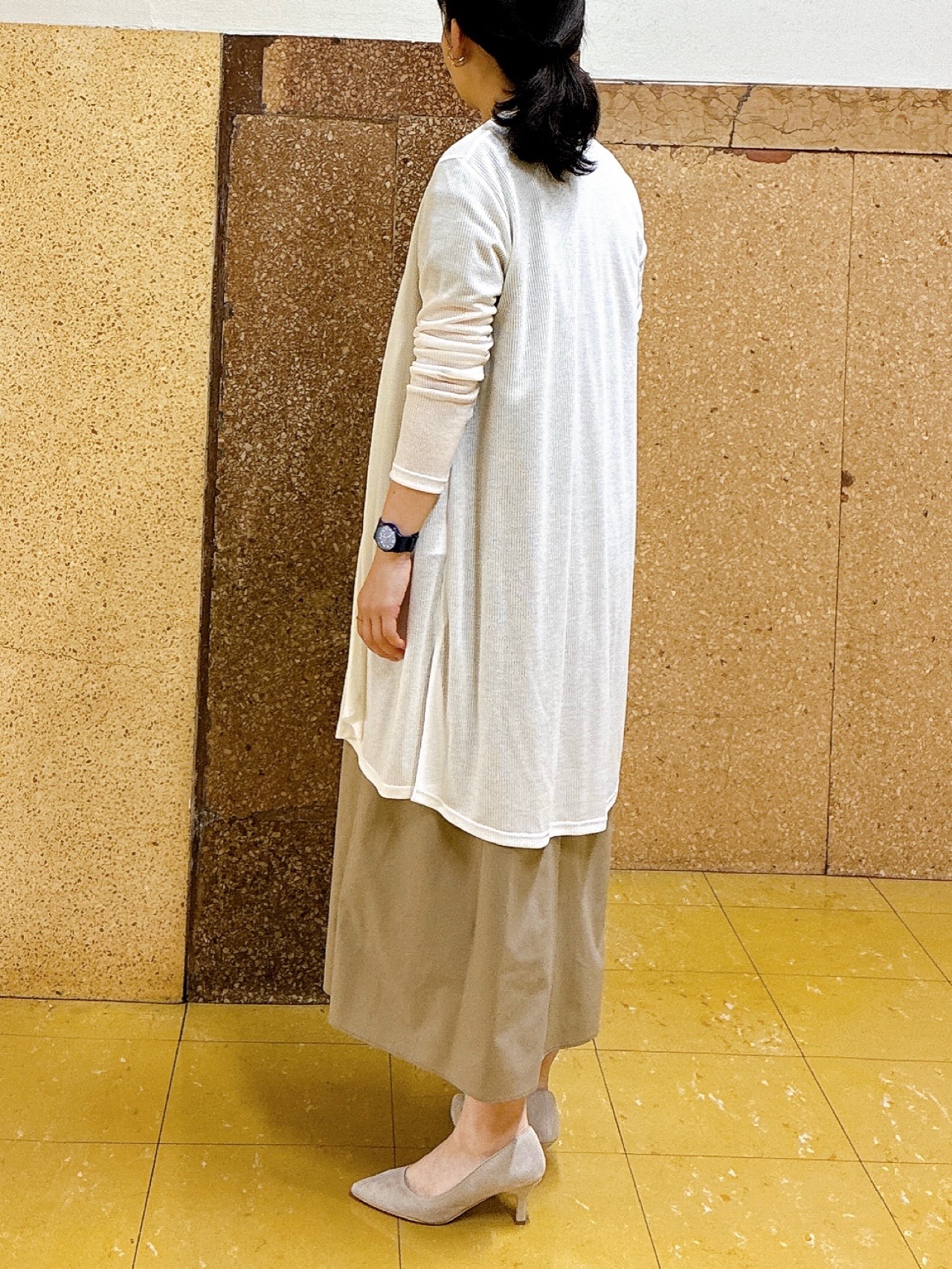 hattoriさんの「INDIVI｜【洗える／アンサンブル可能】シアーストライプカーディガン」を使ったコーディネート