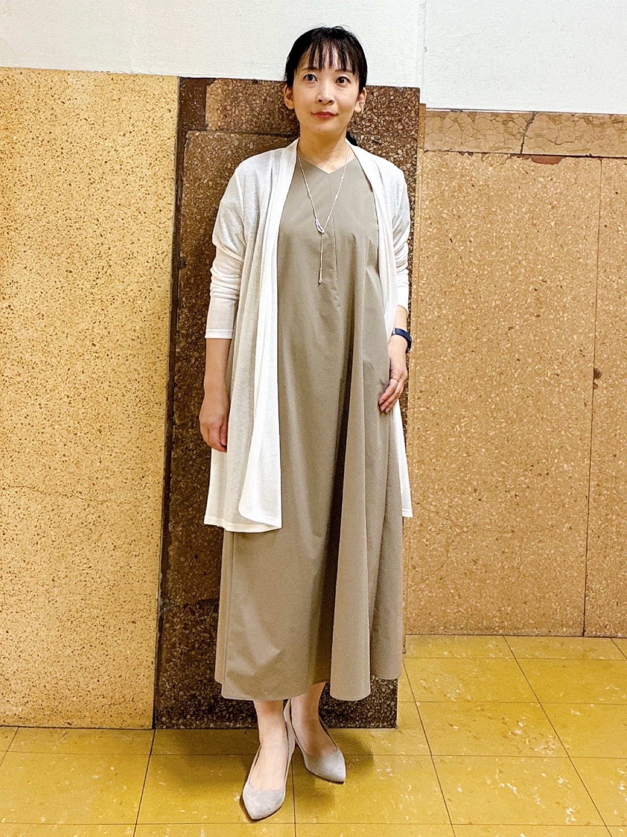 hattoriさんの「INDIVI｜【洗える／アンサンブル可能】シアーストライプカーディガン」を使ったコーディネート
