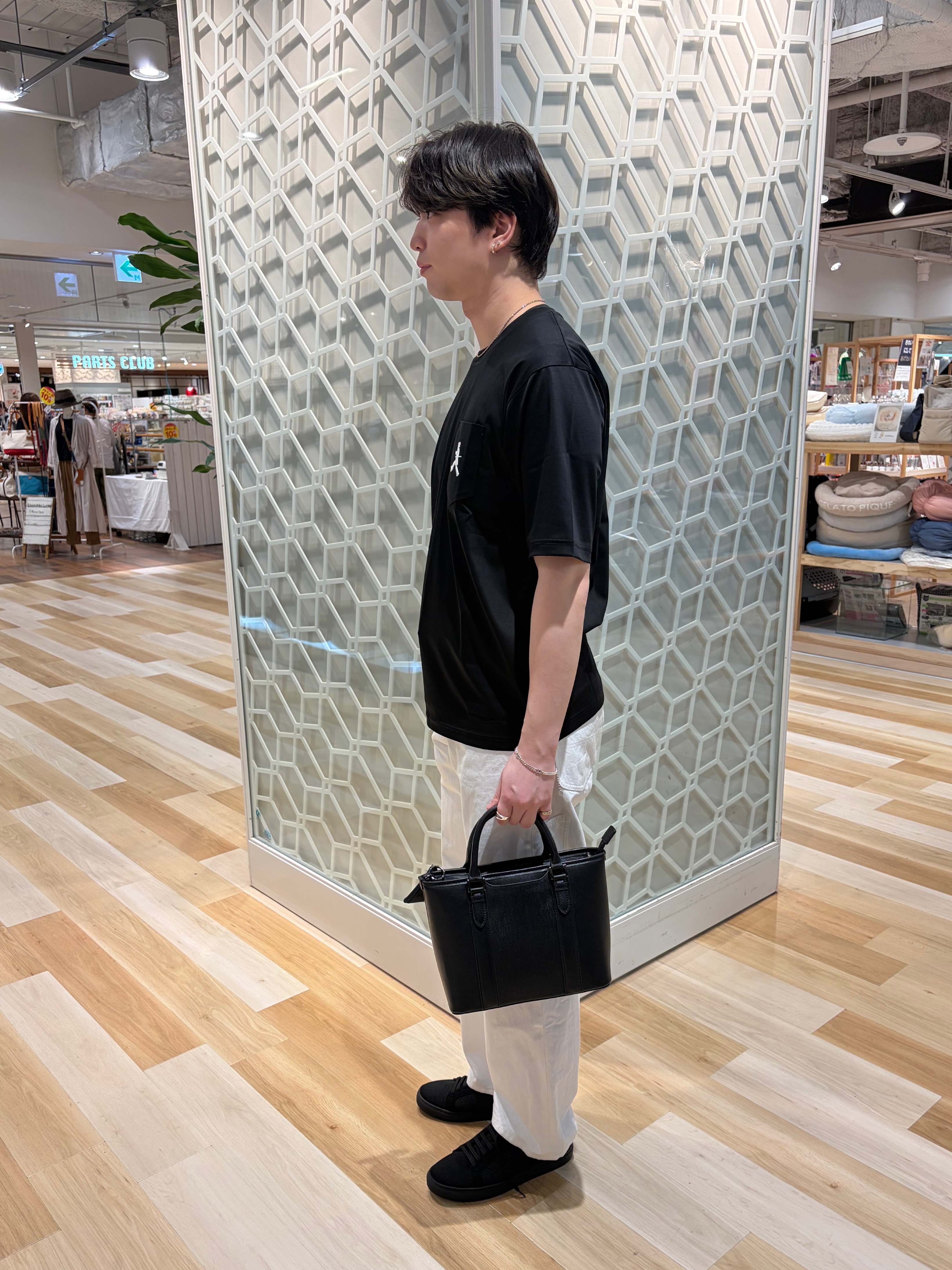 ふみふみさんの「TAKEO KIKUCHI｜【BOWLER HAT LABEL】アイスクリアコットンボーラーハットウォーカー 半袖ポケT」を使ったコーディネート