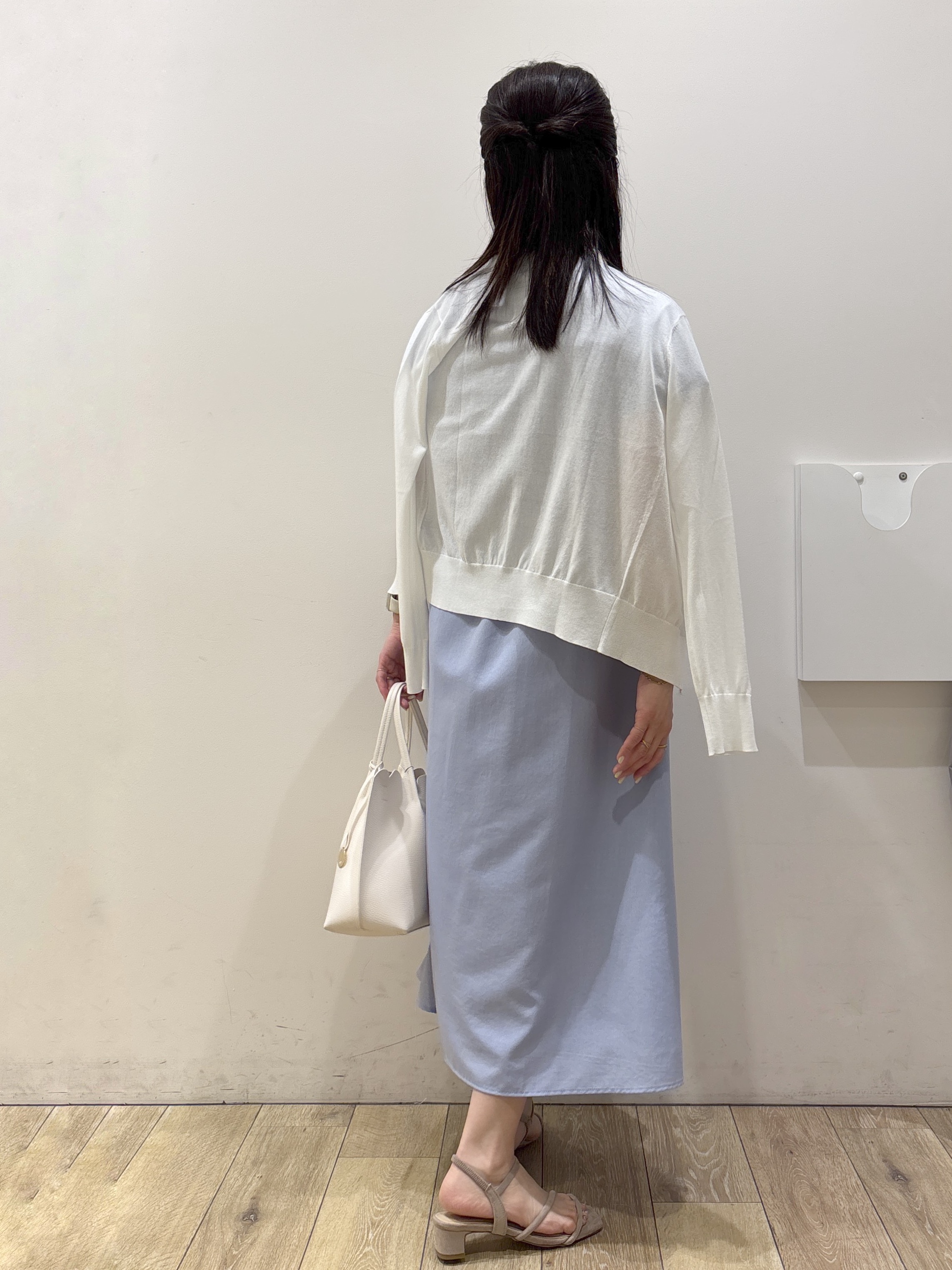 mameさんの「index｜【接触冷感】ビジューボタンカーディガン《抗ピリング／洗濯機OK》」を使ったコーディネート