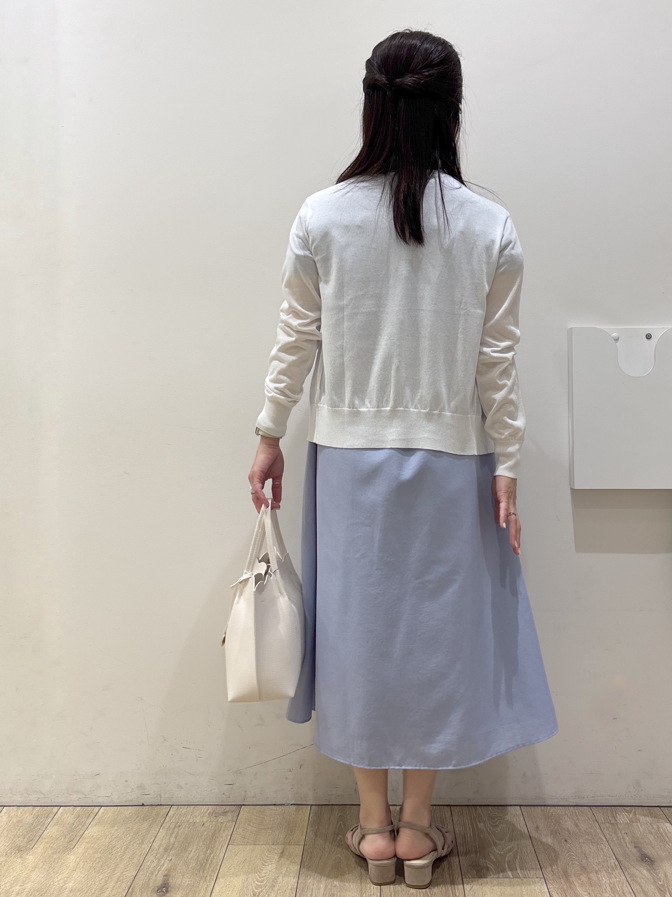 mameさんの「index｜【接触冷感】ビジューボタンカーディガン《抗ピリング／洗濯機OK》」を使ったコーディネート