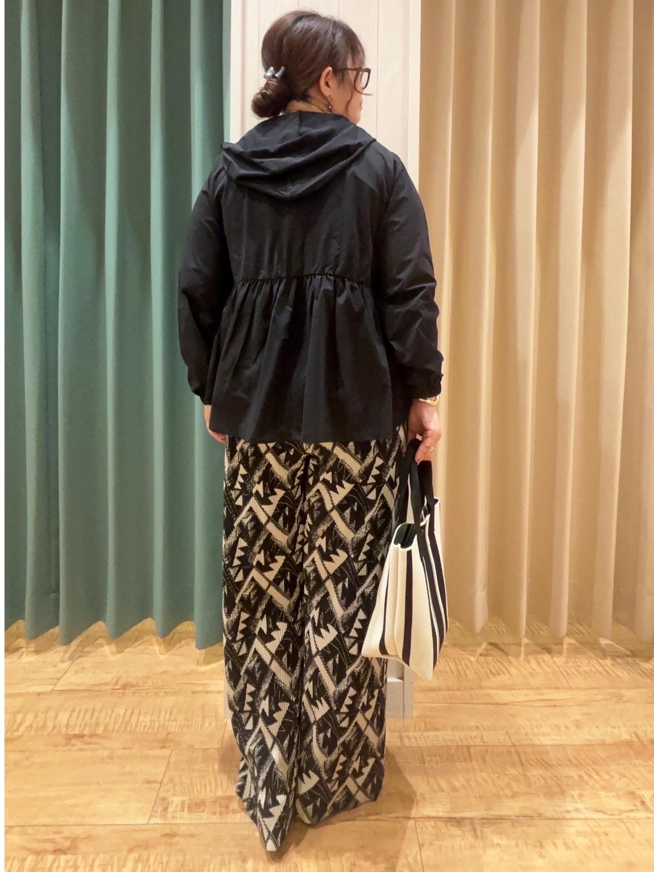 タガさんの「SHOO･LA･RUE｜【S-LL/体型カバー】日焼け対策にも女性らしさを UVカットペプラムパーカ」を使ったコーディネート