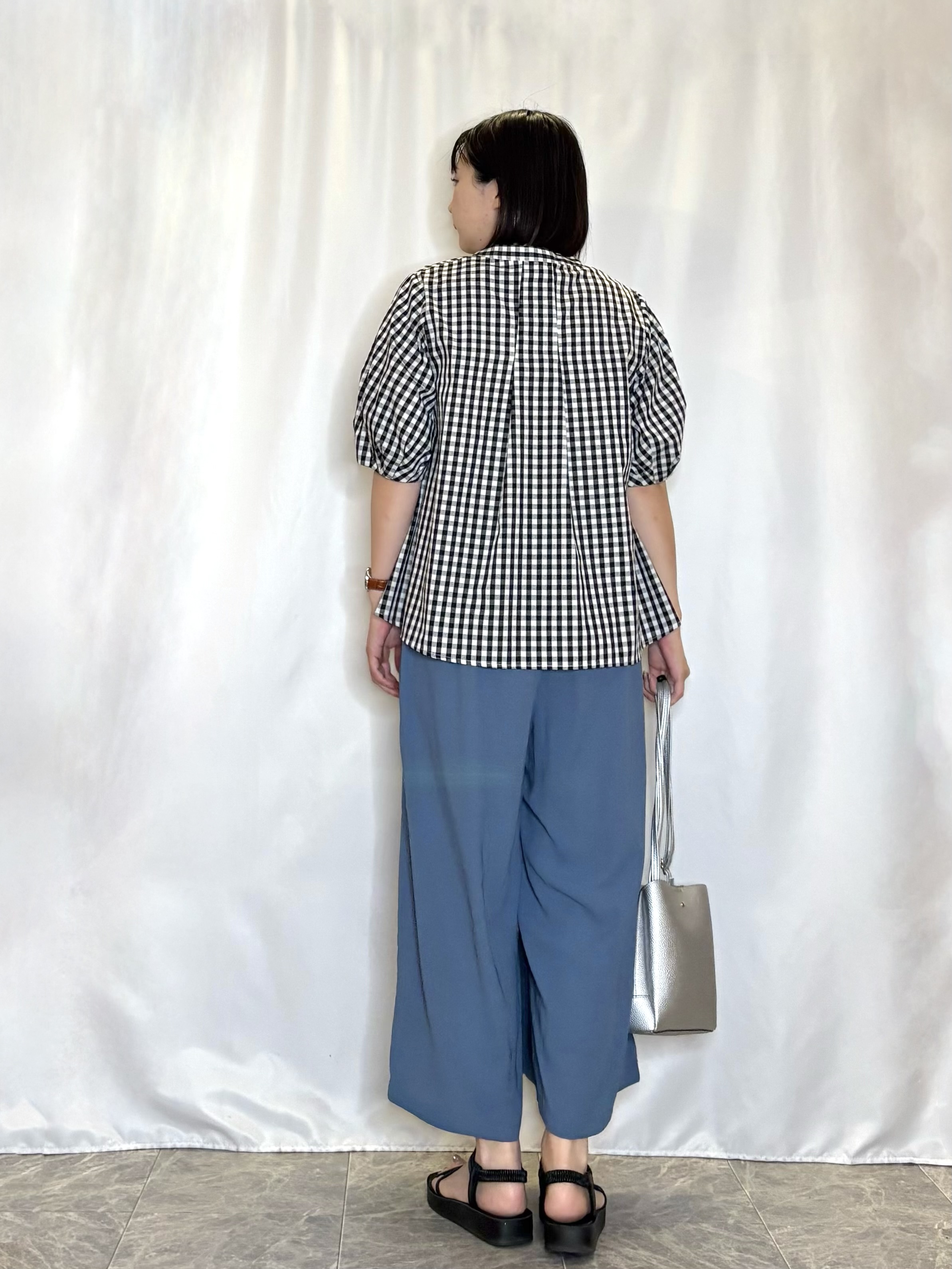 ネリさんの「SHOO･LA･RUE｜【高レビュー/洗濯後しわになりにくい/インせず着られる】自然に体型カバー 麻調ペプラムブラウス」を使ったコーディネート