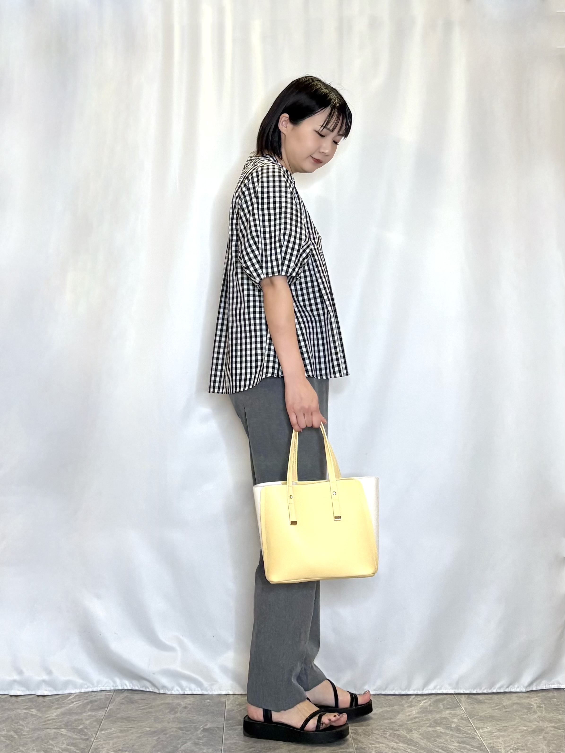 ネリさんの「SHOO･LA･RUE｜【高レビュー/洗濯後しわになりにくい/インせず着られる】自然に体型カバー 麻調ペプラムブラウス」を使ったコーディネート