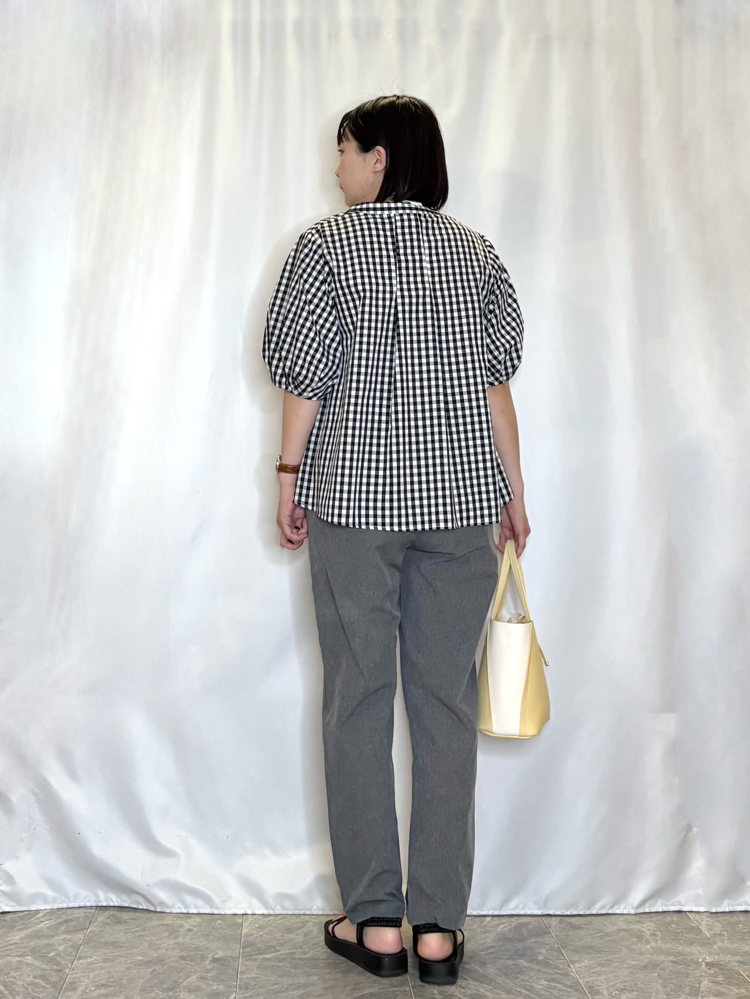 ネリさんの「SHOO･LA･RUE｜【高レビュー/洗濯後しわになりにくい/インせず着られる】自然に体型カバー 麻調ペプラムブラウス」を使ったコーディネート