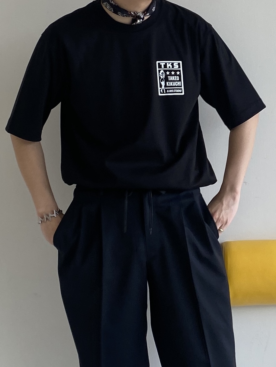 石井友也さんの「TAKEO KIKUCHI｜【BOWLER HAT LABEL】アイスクリアコットン ラッキーセブン 半袖Tシャツ」を使ったコーディネート