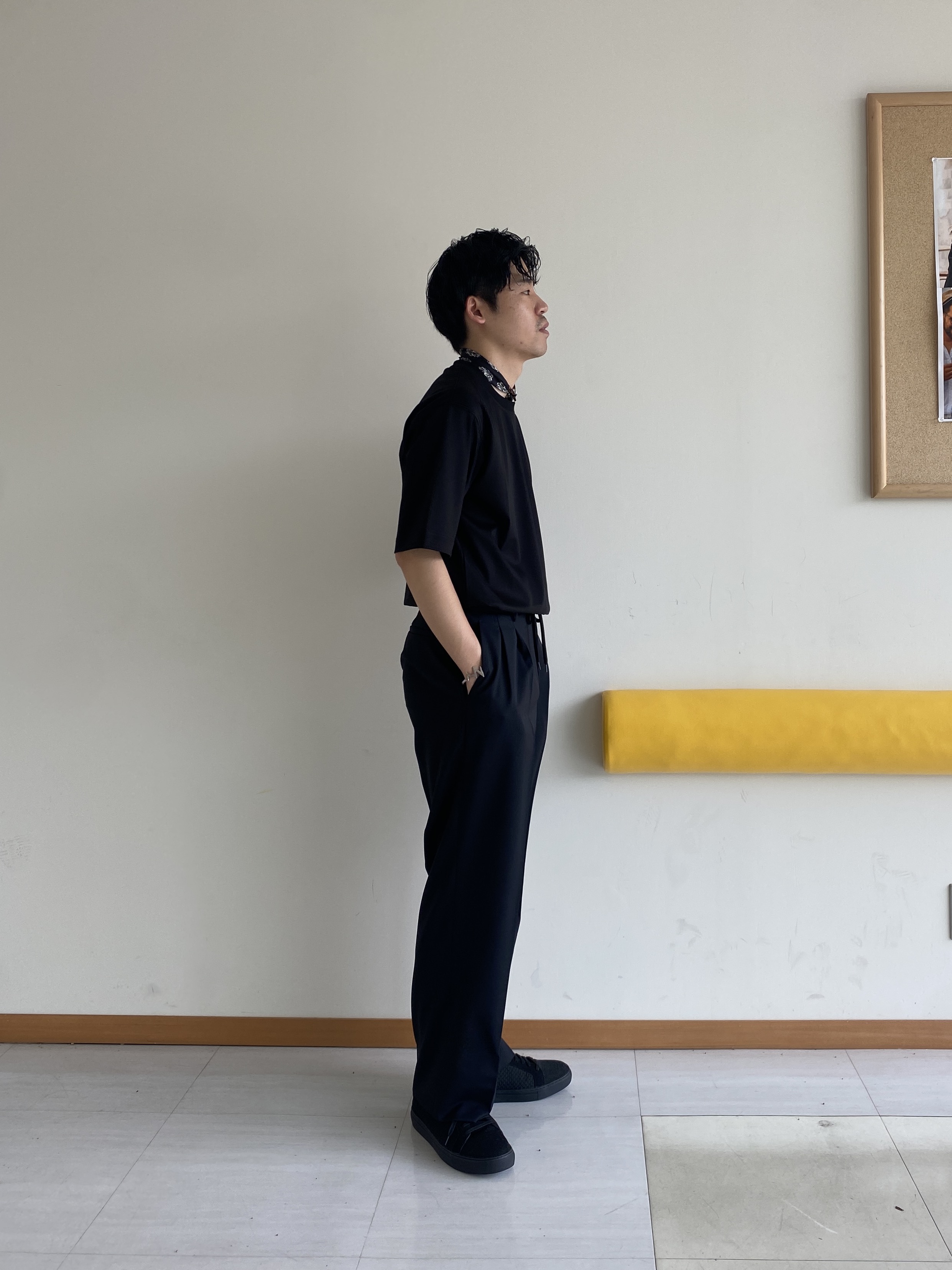 石井友也さんの「TAKEO KIKUCHI｜【BOWLER HAT LABEL】アイスクリアコットン ラッキーセブン 半袖Tシャツ」を使ったコーディネート