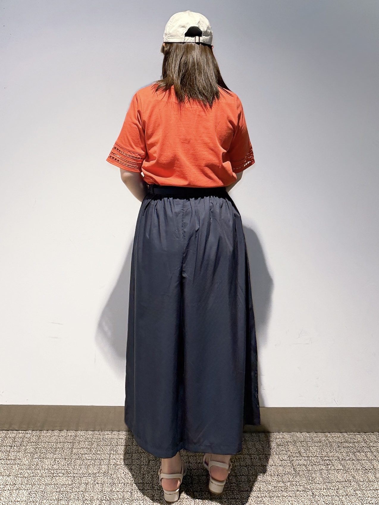 みーさんの「grove｜【二の腕カバー/UV】袖口透かし刺繍Tシャツ」を使ったコーディネート