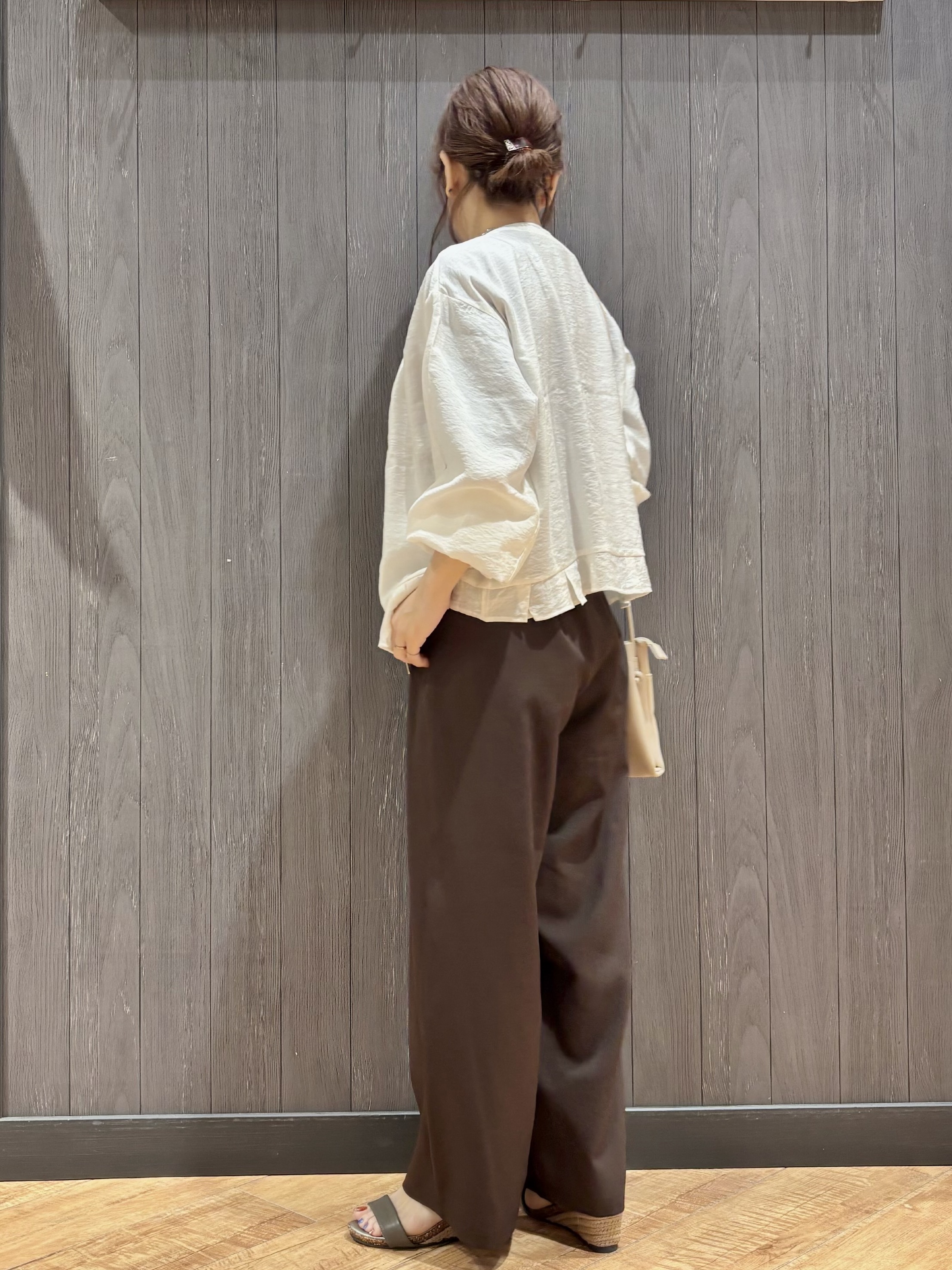 meiさんの「SHOO･LA･RUE｜【毎日洗える/S-LL/UV】上半身すっきり 二の腕見せない5分袖ニット」を使ったコーディネート
