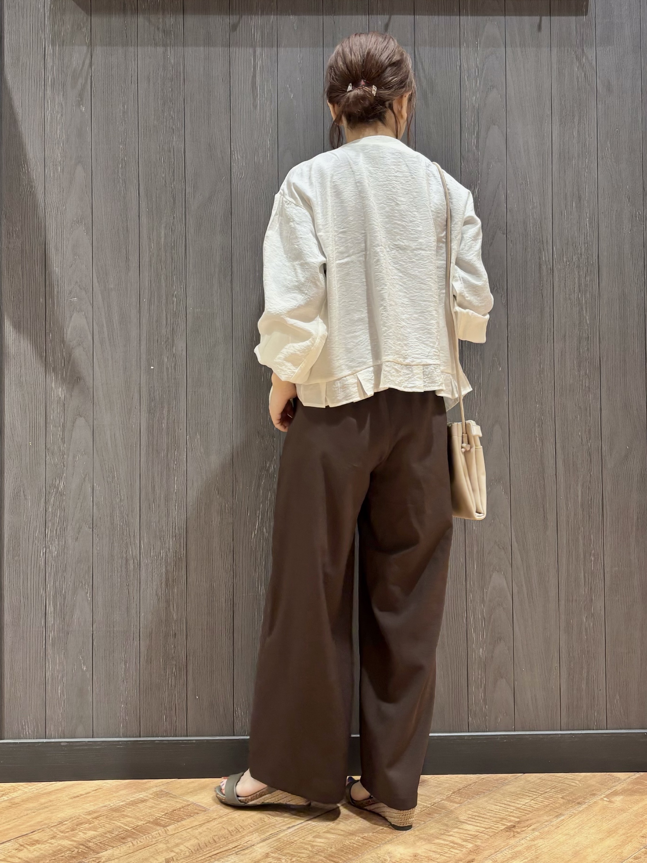 meiさんの「SHOO･LA･RUE｜【毎日洗える/S-LL/UV】上半身すっきり 二の腕見せない5分袖ニット」を使ったコーディネート