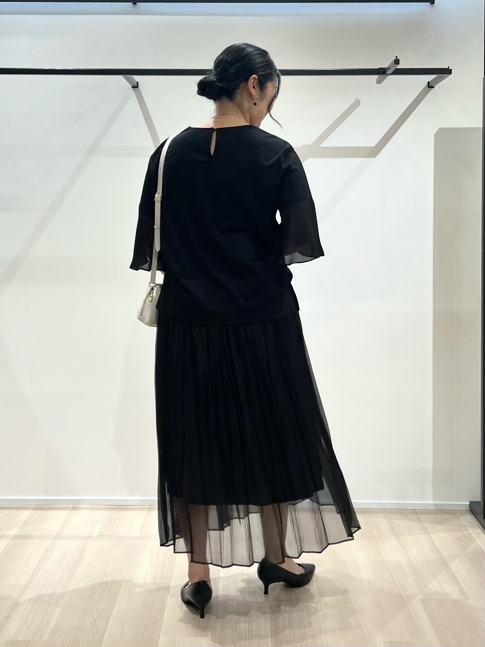 TOMOMIさんの「UNTITLED｜【洗える/華奢見え】袖シアープルオーバー」を使ったコーディネート