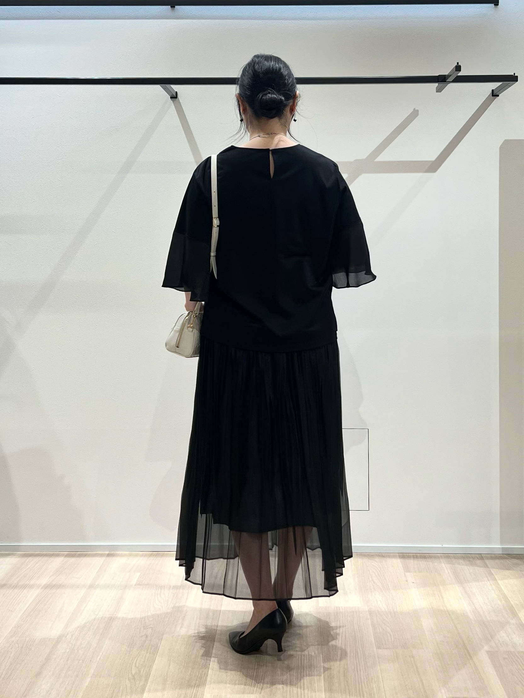 TOMOMIさんの「UNTITLED｜【洗える/華奢見え】袖シアープルオーバー」を使ったコーディネート