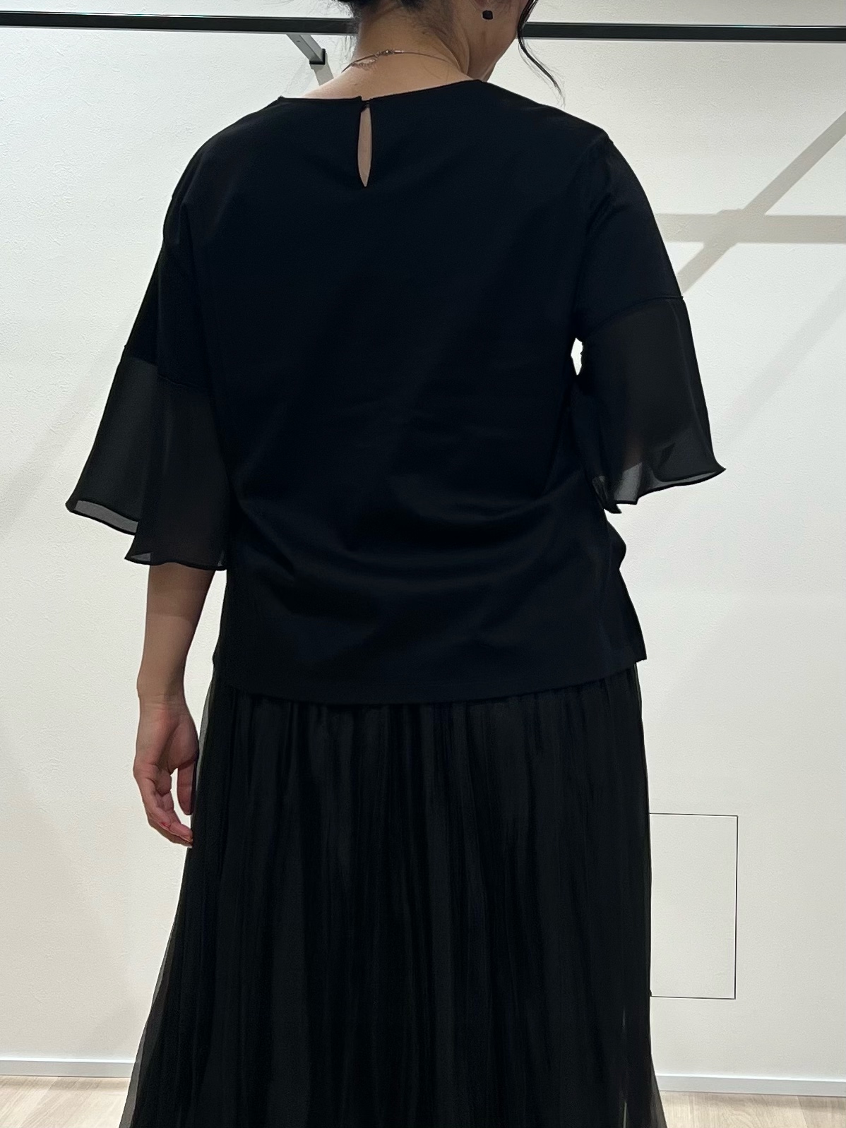 TOMOMIさんの「UNTITLED｜【洗える/華奢見え】袖シアープルオーバー」を使ったコーディネート