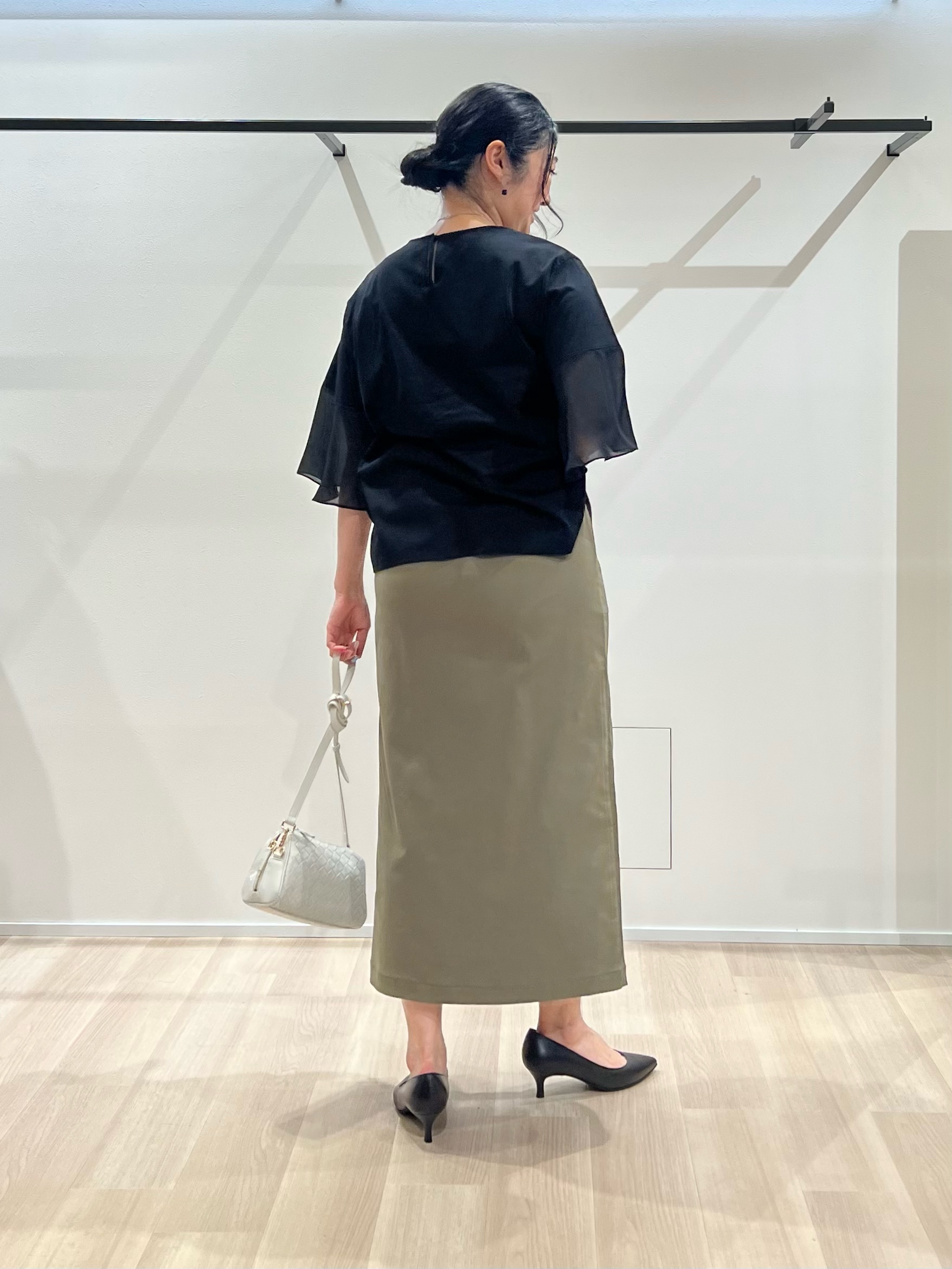 TOMOMIさんの「UNTITLED｜【洗える/華奢見え】袖シアープルオーバー」を使ったコーディネート
