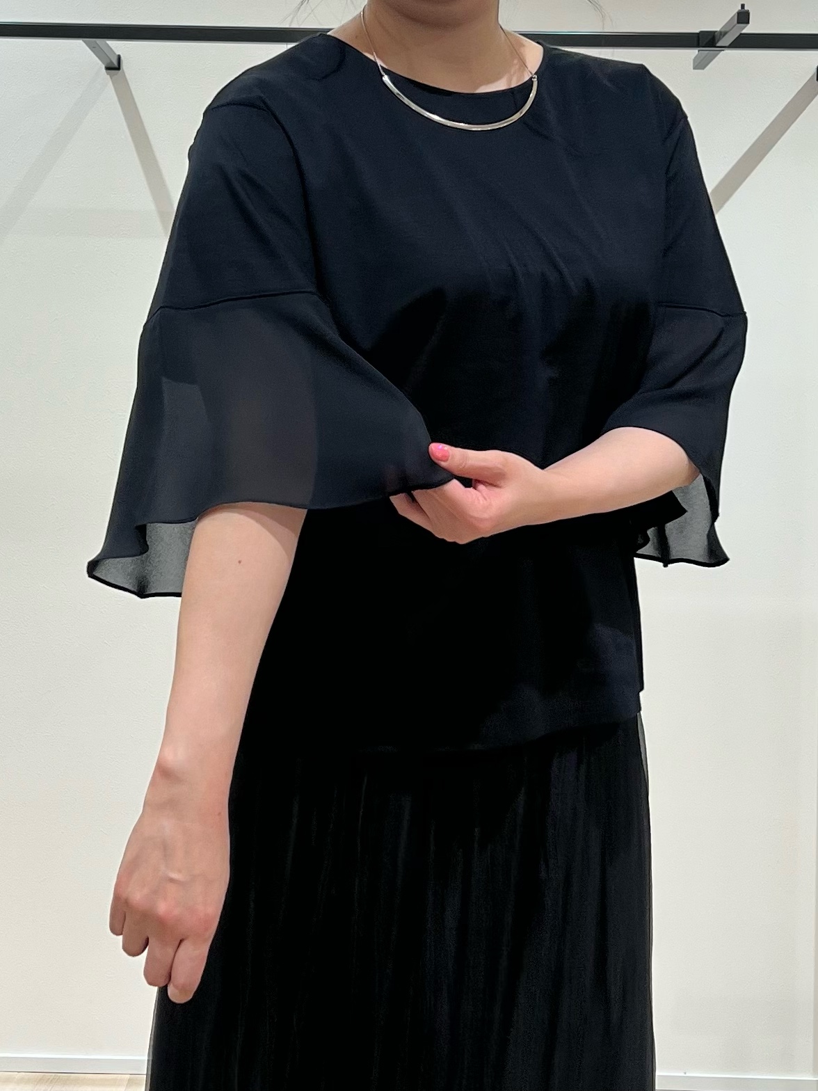 TOMOMIさんの「UNTITLED｜【洗える/華奢見え】袖シアープルオーバー」を使ったコーディネート