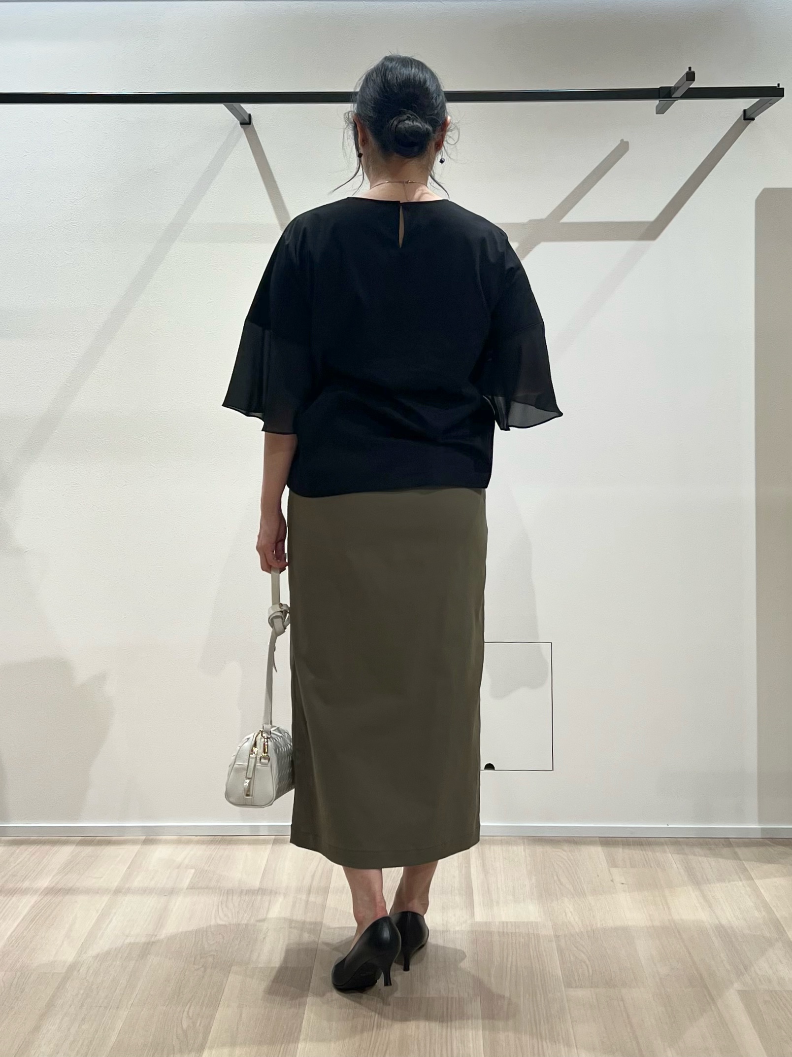 TOMOMIさんの「UNTITLED｜【洗える/華奢見え】袖シアープルオーバー」を使ったコーディネート