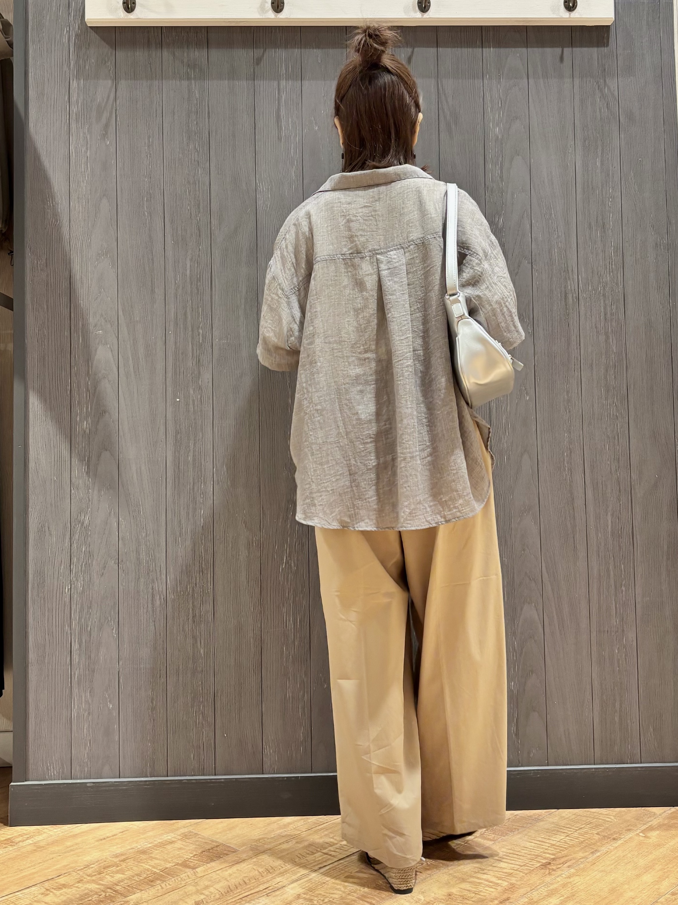 meiさんの「SHOO･LA･RUE｜【S-LL】ナチュラルに決まる 半袖シアーシャツジャケット」を使ったコーディネート