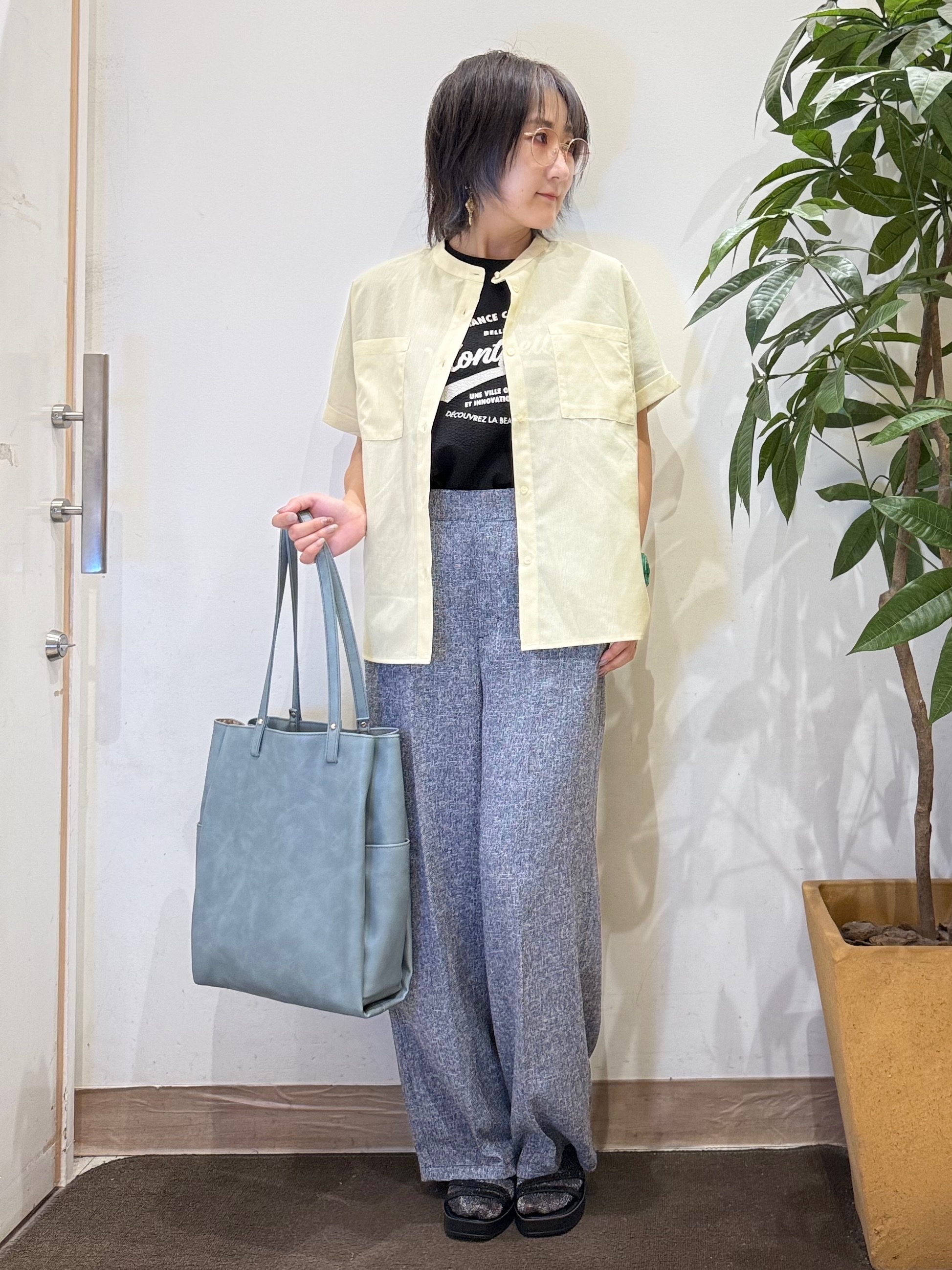 misakiさんの「SHOO･LA･RUE｜【通気性〇/UV/S-LL】風が通り抜ける 半袖バンドカラーシアーシャツ」を使ったコーディネート