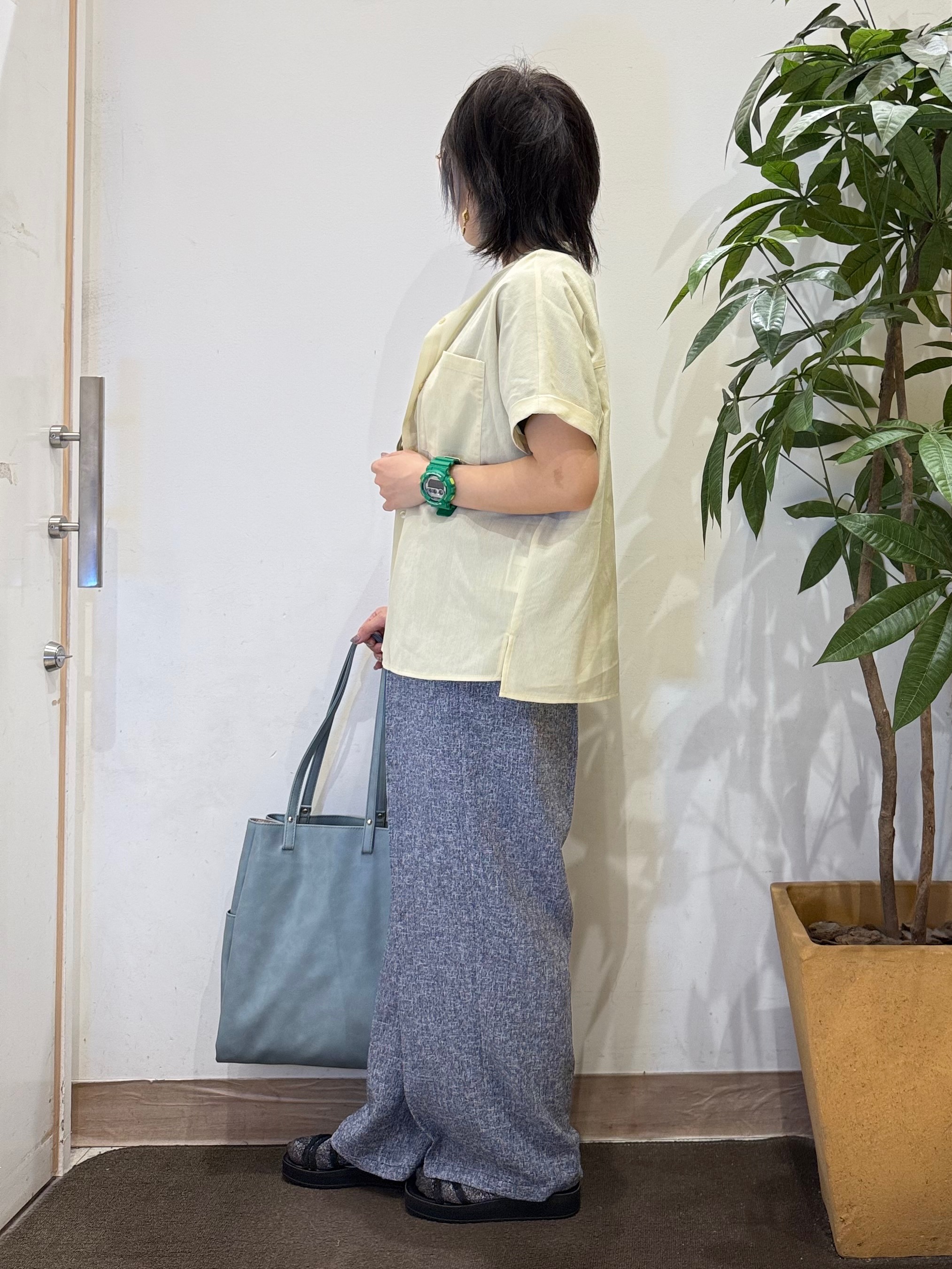misakiさんの「SHOO･LA･RUE｜【通気性〇/UV/S-LL】風が通り抜ける 半袖バンドカラーシアーシャツ」を使ったコーディネート