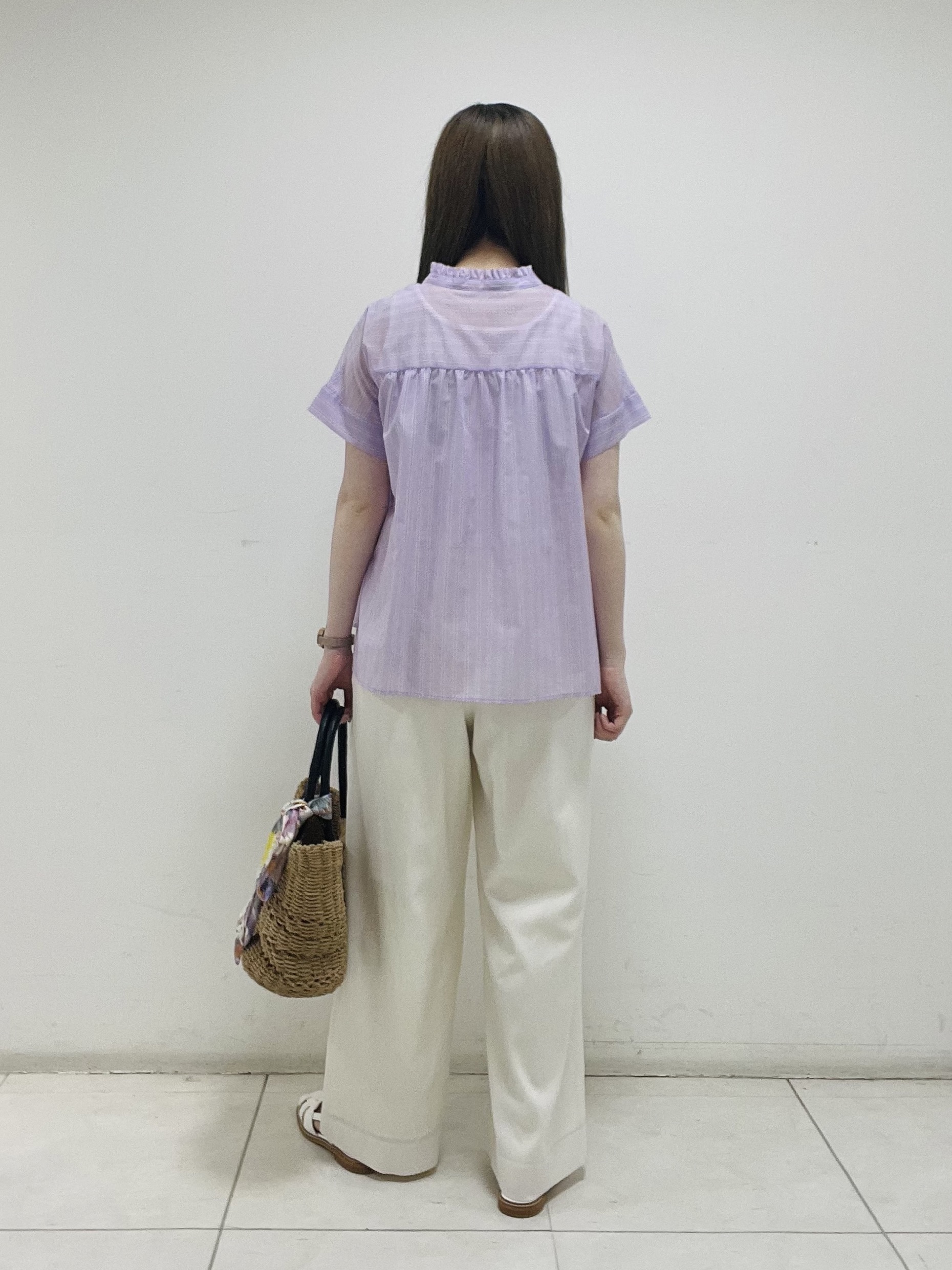 mさんの「INDIVI｜【洗える／軽やか】フリル衿ギャザーブラウス」を使ったコーディネート