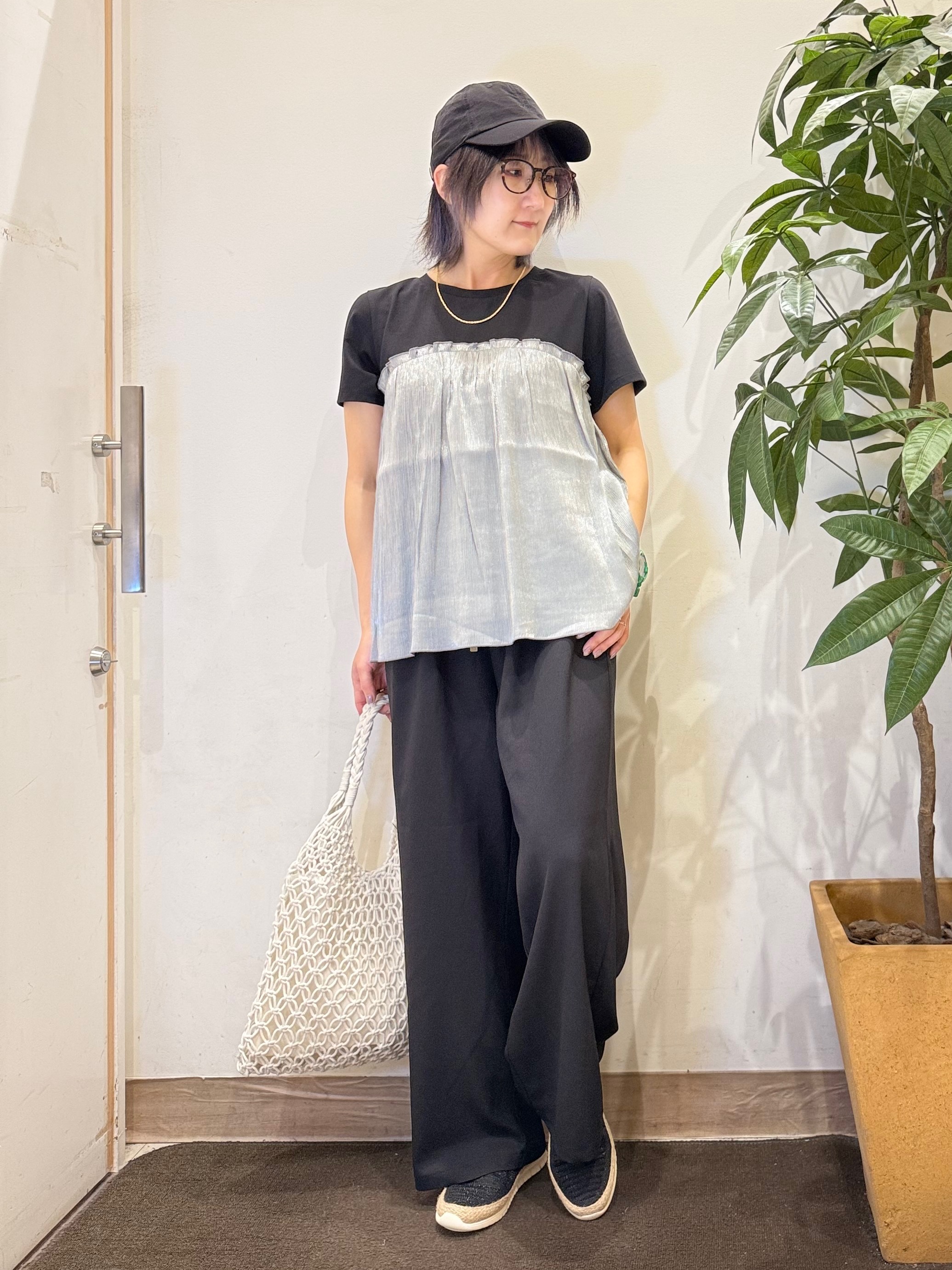 misakiさんの「SHOO･LA･RUE｜【体型カバー】1枚でインせず決まる きらきらビスチェ風Tシャツ」を使ったコーディネート