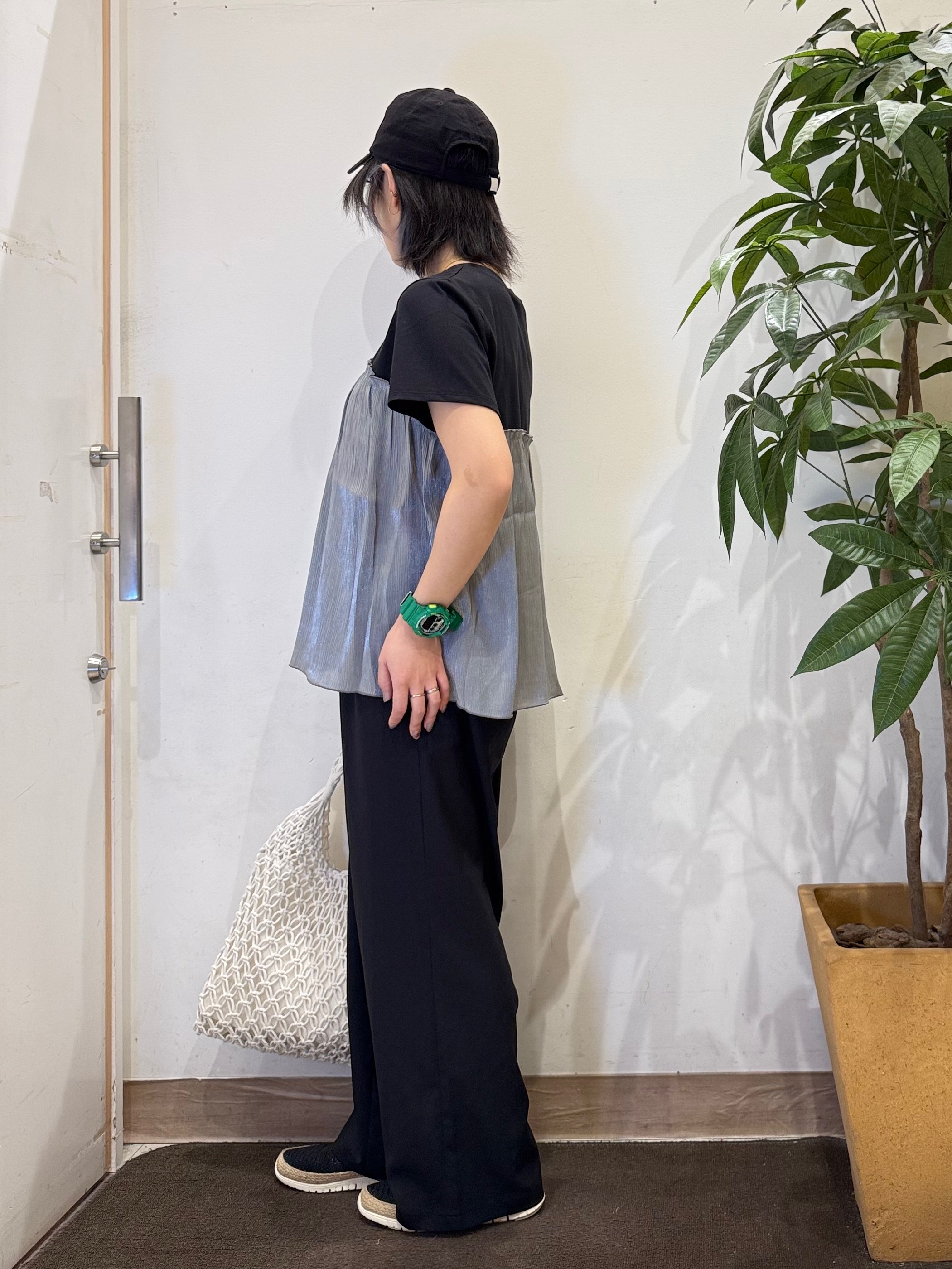 misakiさんの「SHOO･LA･RUE｜【体型カバー】1枚でインせず決まる きらきらビスチェ風Tシャツ」を使ったコーディネート