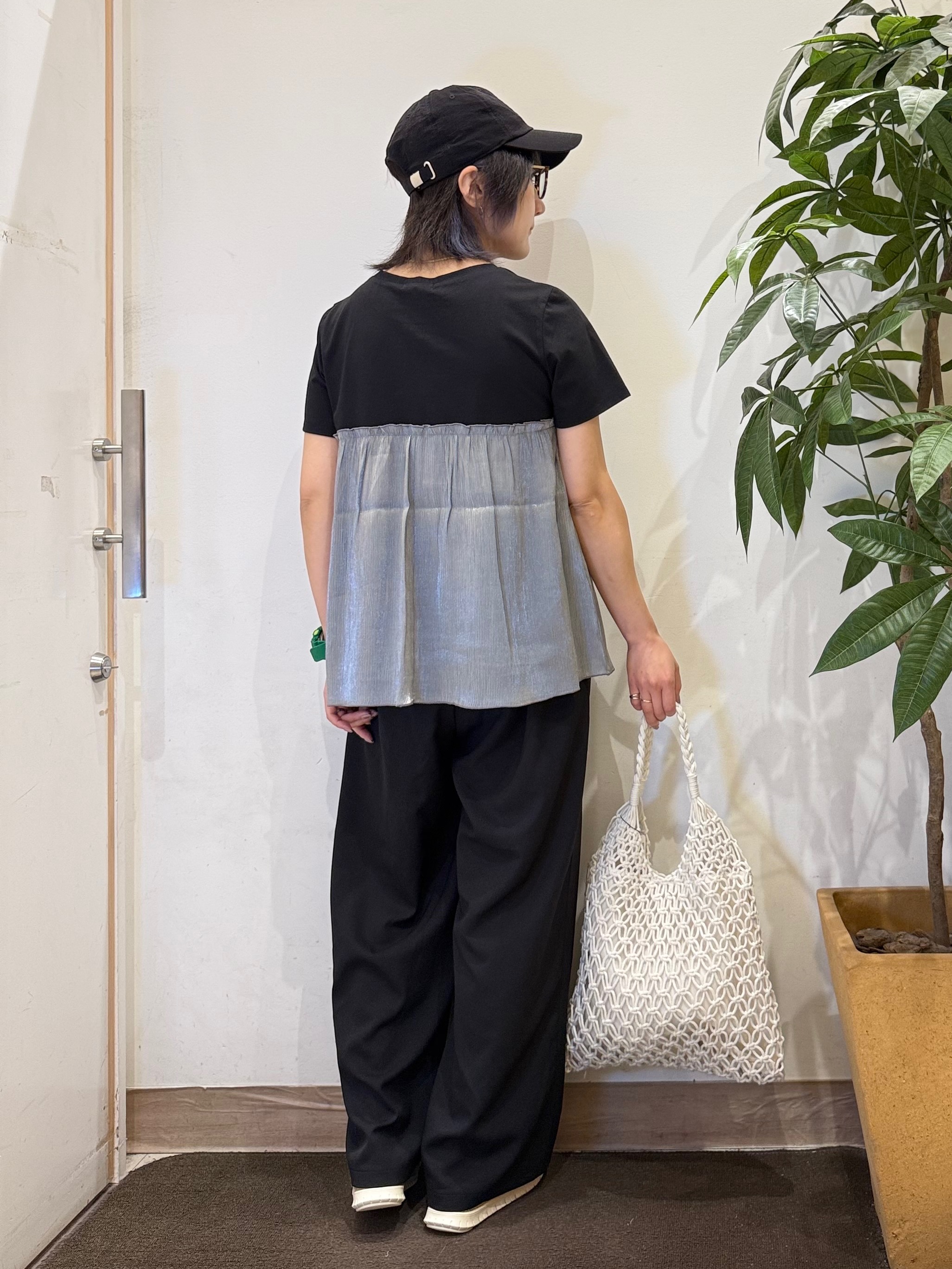misakiさんの「SHOO･LA･RUE｜【体型カバー】1枚でインせず決まる きらきらビスチェ風Tシャツ」を使ったコーディネート