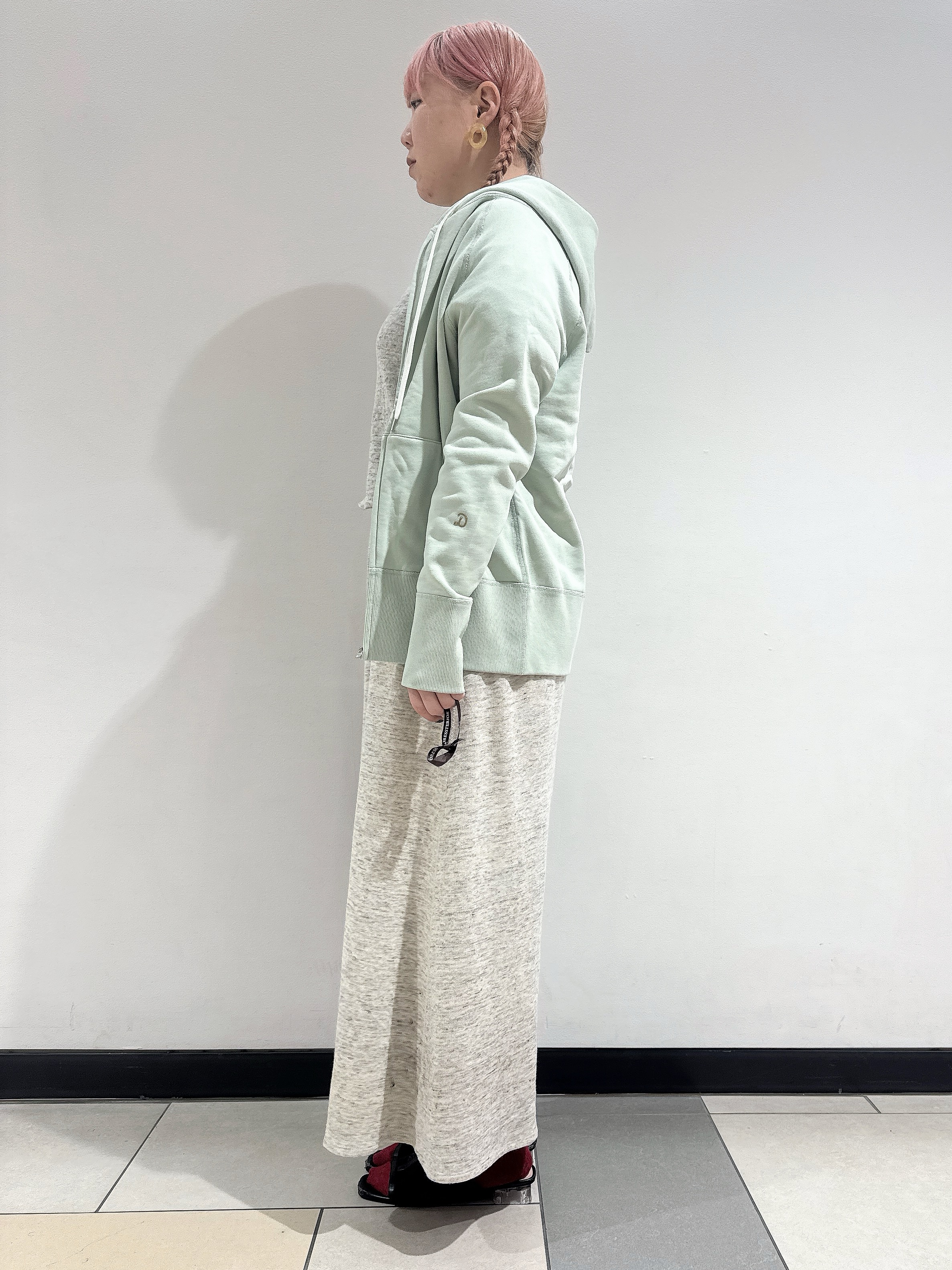 なかもとあきさんの「DRESSTERIOR｜【春夏/寒暖差対応/ウォッシャブル】ライト裏毛フーディー」を使ったコーディネート