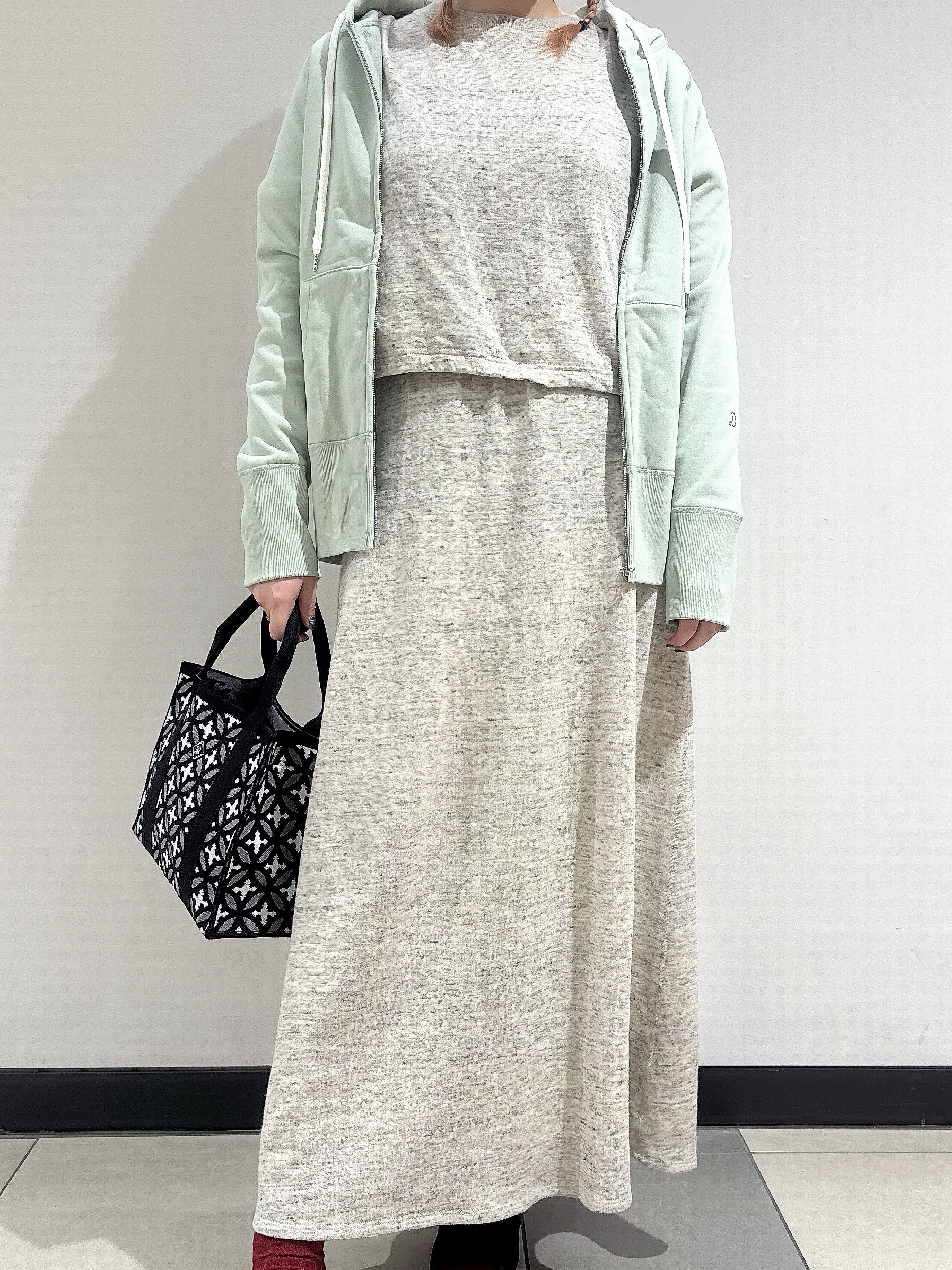 なかもとあきさんの「DRESSTERIOR｜【春夏/寒暖差対応/ウォッシャブル】ライト裏毛フーディー」を使ったコーディネート
