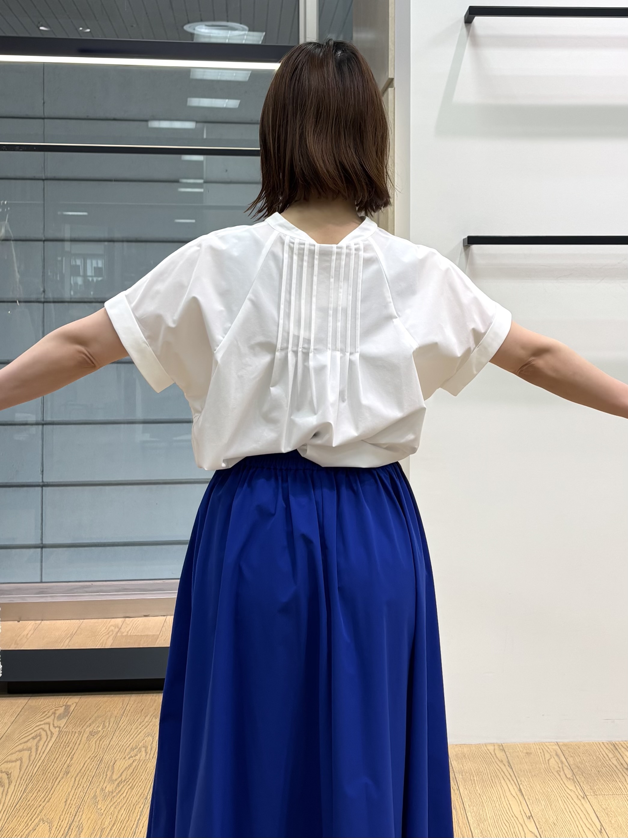 asamiさんの「INDIVI｜【撥水／UVケア／SETUP可能】軽量タックスキッパーブラウス」を使ったコーディネート