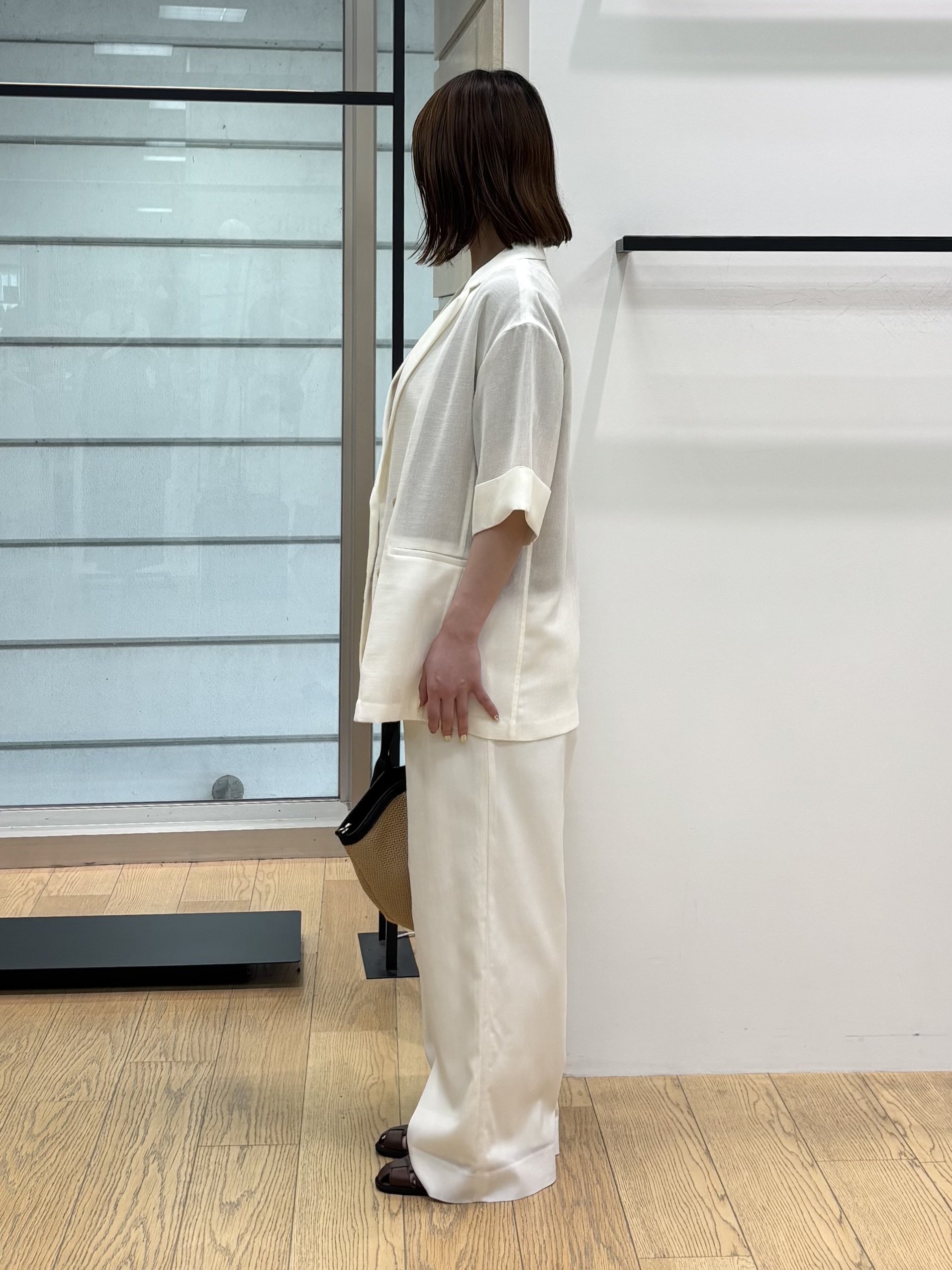 asamiさんの「INDIVI｜【洗える】ガーター編みVネックニットT」を使ったコーディネート