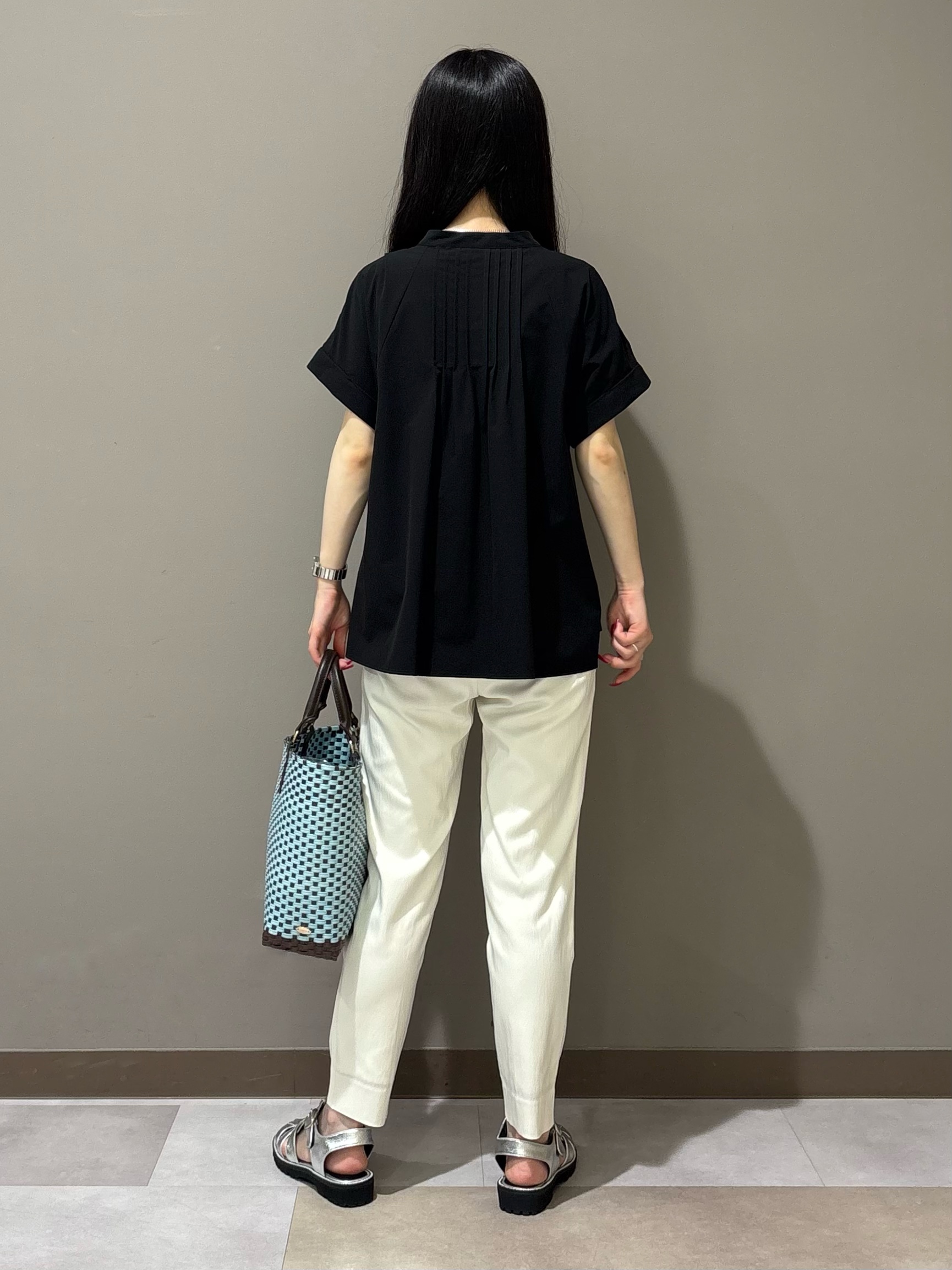 KEIKOさんの「INDIVI｜【接触冷感／2WAY】カシュクールリネンシャツ」を使ったコーディネート