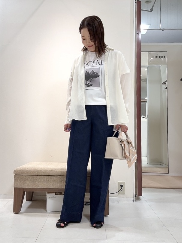 YUIさんの「UNTITLED｜◆【2WAY/マシンウォッシャブル】カシュクールデザインシャツ」を使ったコーディネート