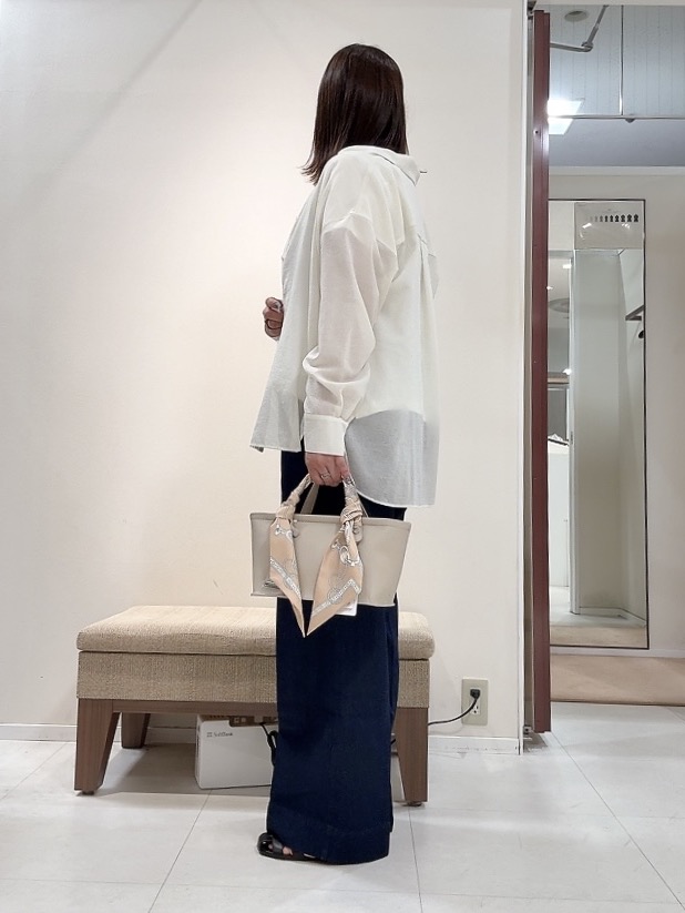 YUIさんの「UNTITLED｜◆【2WAY/マシンウォッシャブル】カシュクールデザインシャツ」を使ったコーディネート
