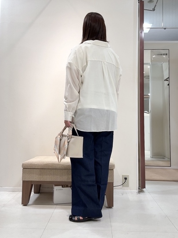 YUIさんの「UNTITLED｜◆【2WAY/マシンウォッシャブル】カシュクールデザインシャツ」を使ったコーディネート