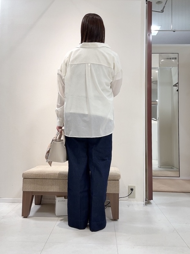 YUIさんの「UNTITLED｜◆【2WAY/マシンウォッシャブル】カシュクールデザインシャツ」を使ったコーディネート