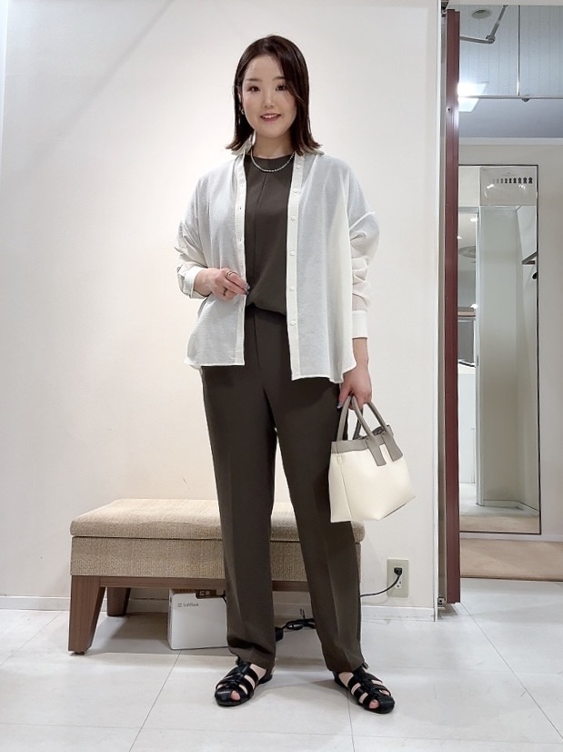 YUIさんの「UNTITLED｜◆【2WAY/マシンウォッシャブル】カシュクールデザインシャツ」を使ったコーディネート