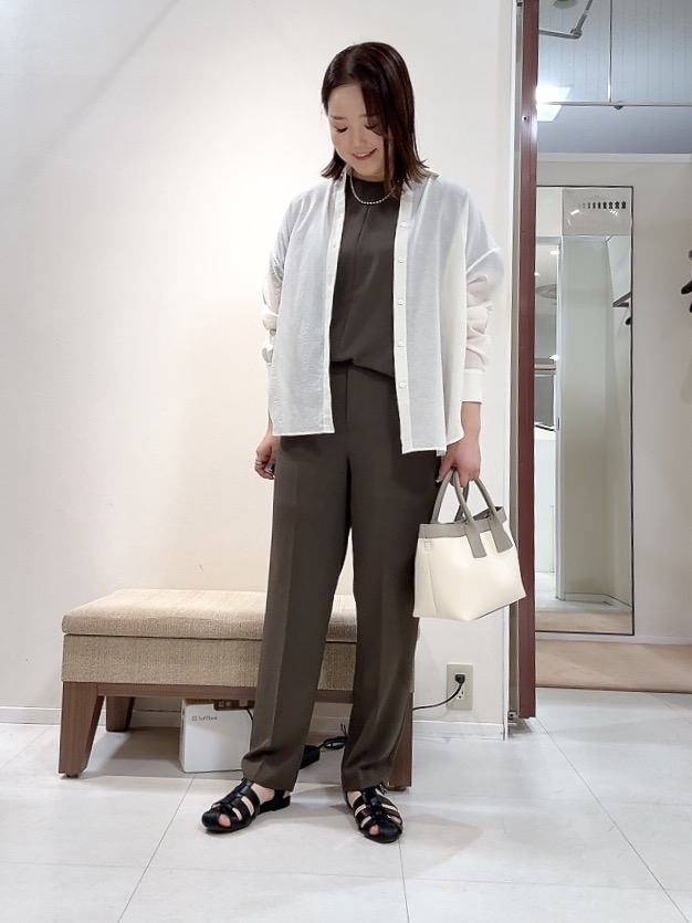 YUIさんの「UNTITLED｜◆【2WAY/マシンウォッシャブル】カシュクールデザインシャツ」を使ったコーディネート